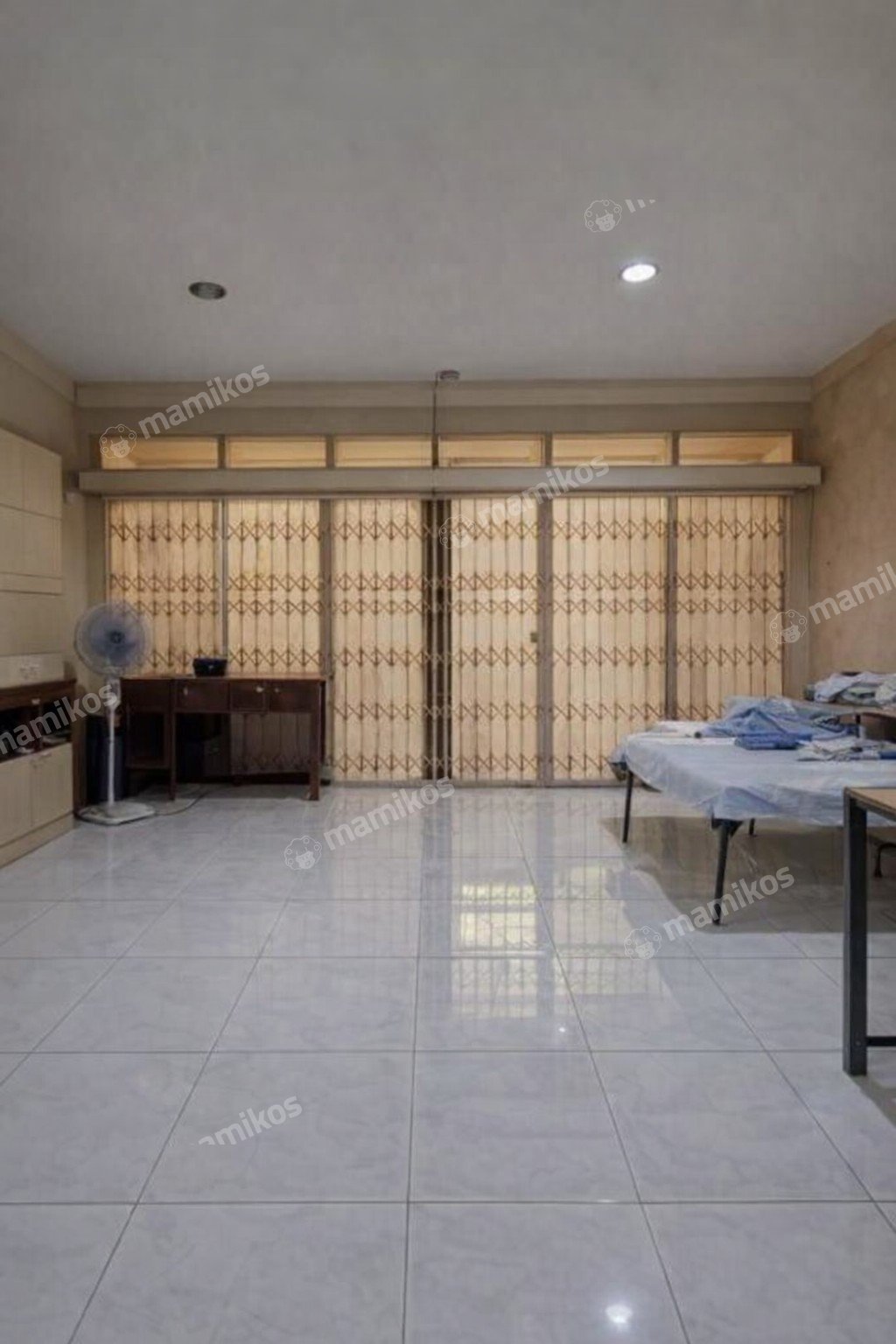 Rumah Sertifikat SHM 4 Kamar Tidur 3 Kamar Mandi Intercon Jakarta Barat - Photo 2