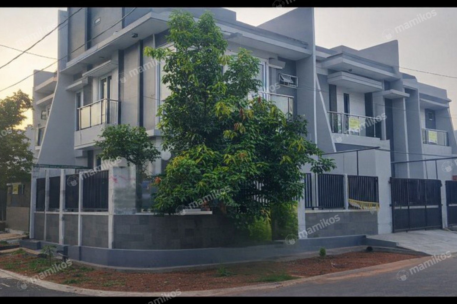 Rumah Baru Sertifikat SHM 4 Kamar Tidur Pulomas Jakarta Timur