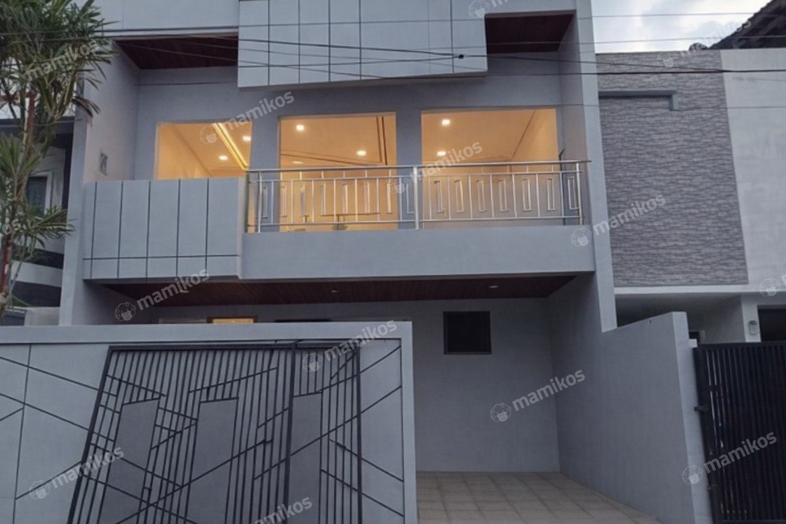 Rumah Sertifikat SHM 6 Kamar Tidur 5 Kamar Mandi Taman Palem Jakarta Barat