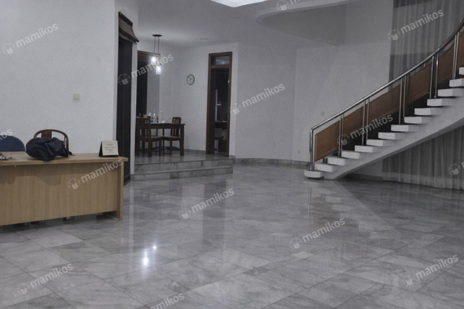 Rumah Sertifikat SHM 4 Kamar Tidur 4 Kamar Mandi Intercon Jakarta Barat