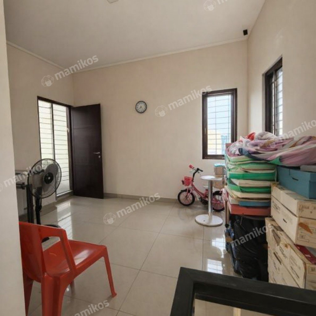 Rumah Sertifikat SHM 4 Kamar Tidur 2 Kamar Mandi Green Lake City Jakarta Barat - Photo 3