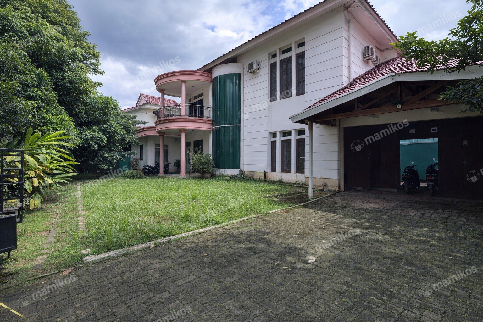 Rumah Sertifikat SHM 8 Kamar Tidur 6 Kamar Mandi Kedoya Jakarta Barat