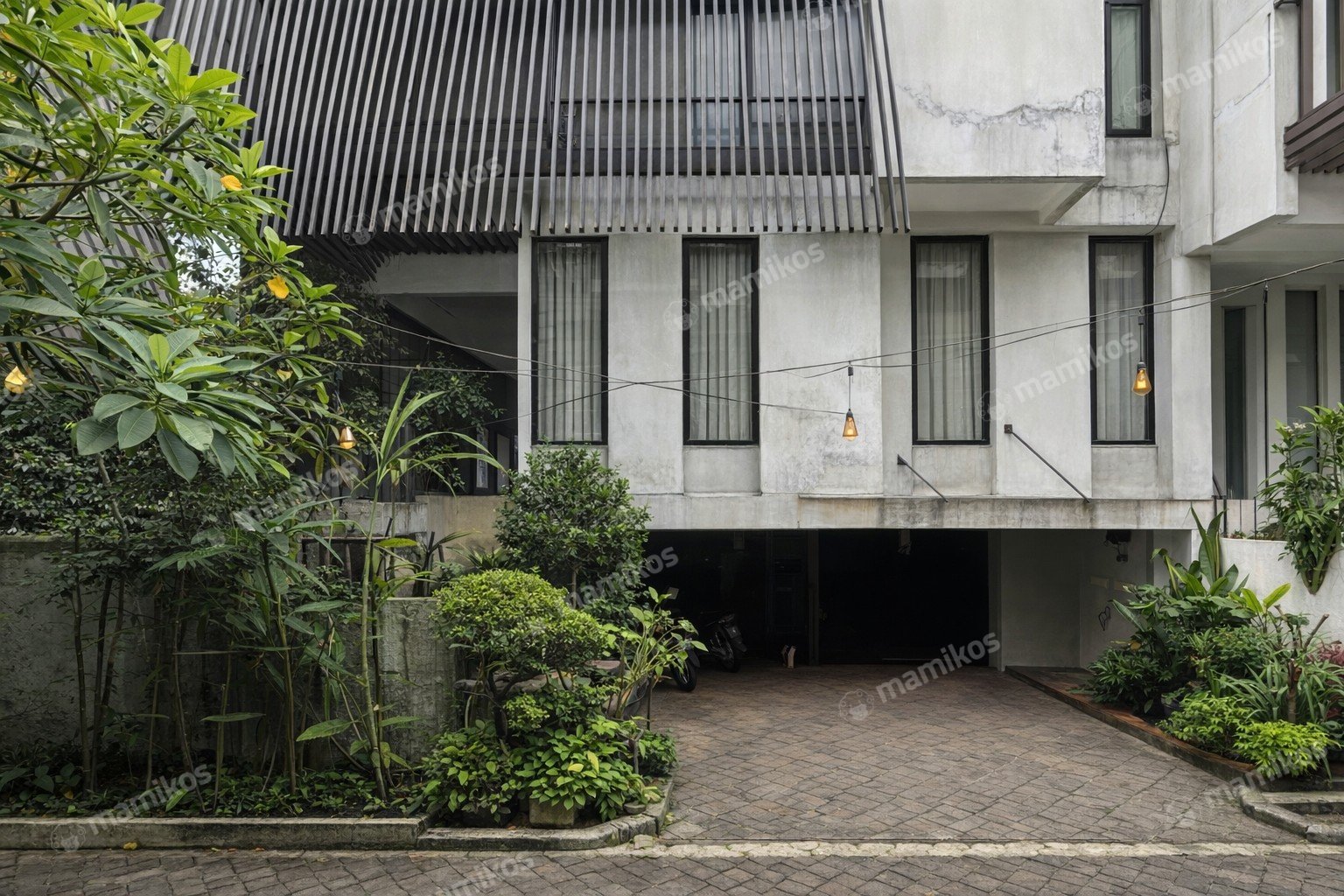 Rumah Sertifikat SHM 6 Kamar Tidur 6 Kamar Mandi Kemang Jakarta Selatan