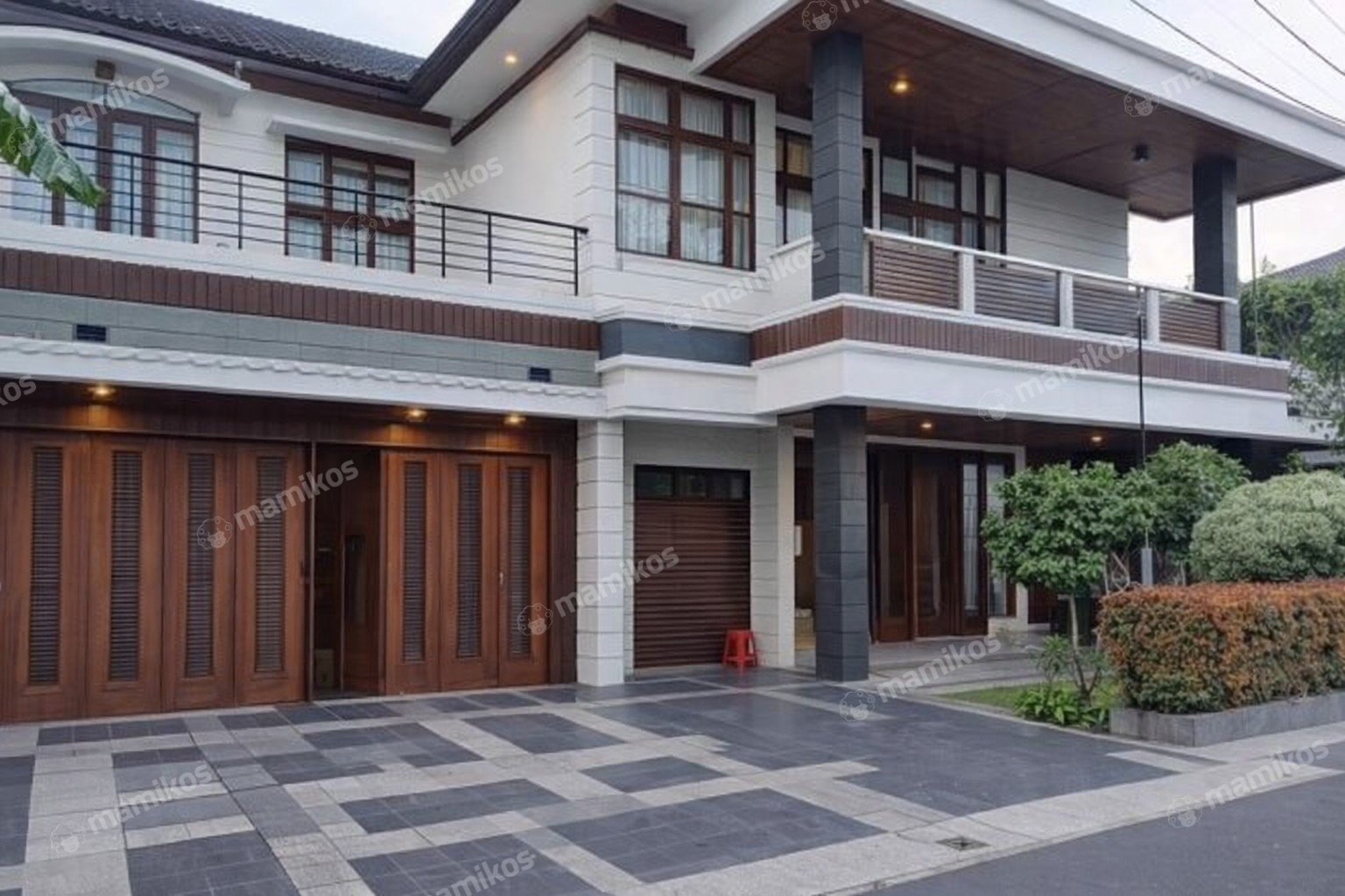Rumah 4 Kamar Tidur 4 Kamar Mandi 2 Lantai Kemang Jakarta Selatan