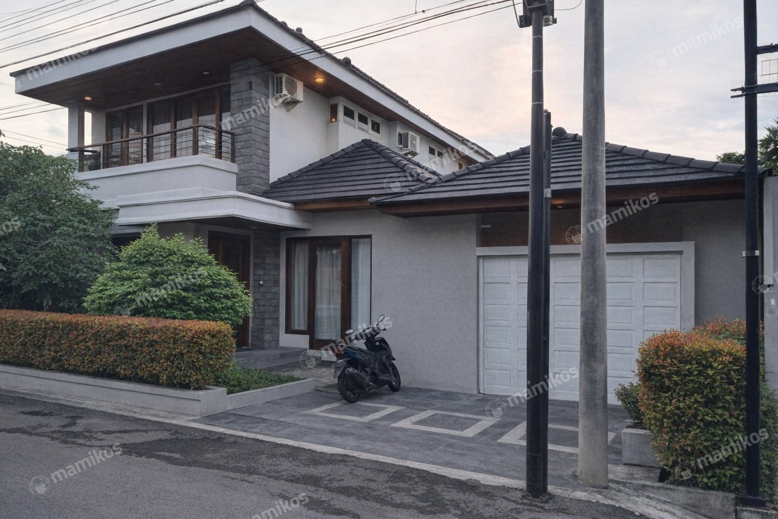Rumah 4 Kamar Tidur 4 Kamar Mandi 2 Lantai Kemang Jakarta Selatan - Photo 2