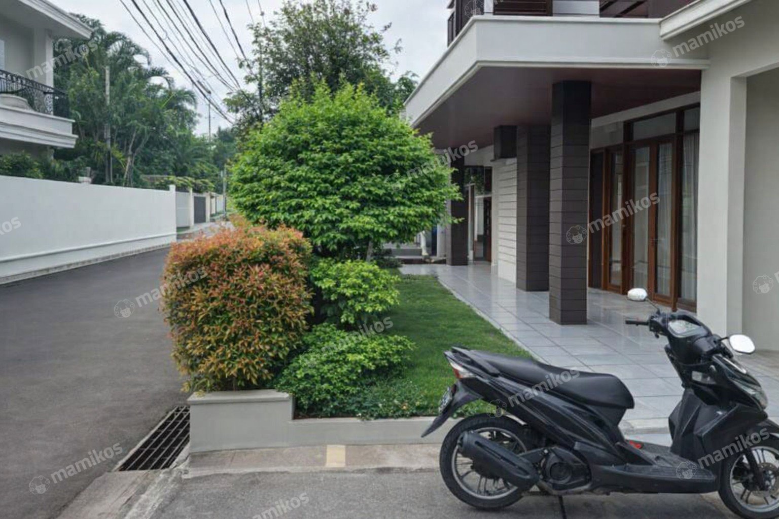 Rumah 4 Kamar Tidur 4 Kamar Mandi 2 Lantai Kemang Jakarta Selatan - Photo 4