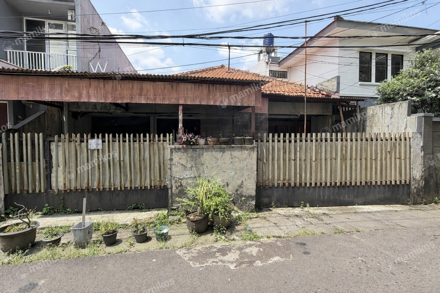 Rumah Fasilitas Teras Sertifikat AJB 5 Kamar Tidur Tebet Timur Jakarta Selatan