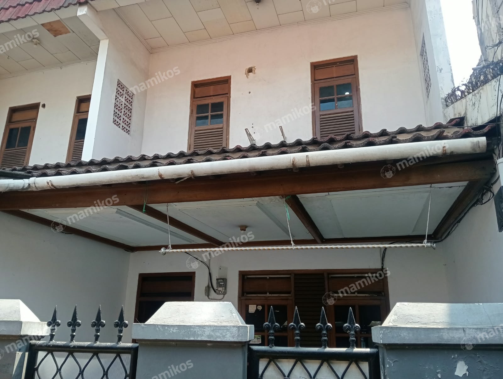 Rumah Dekat Stasiun KRL Stasiun Jatinegara Fasilitas Teras Tipe 45 Cipinang Muara Jakarta Timur