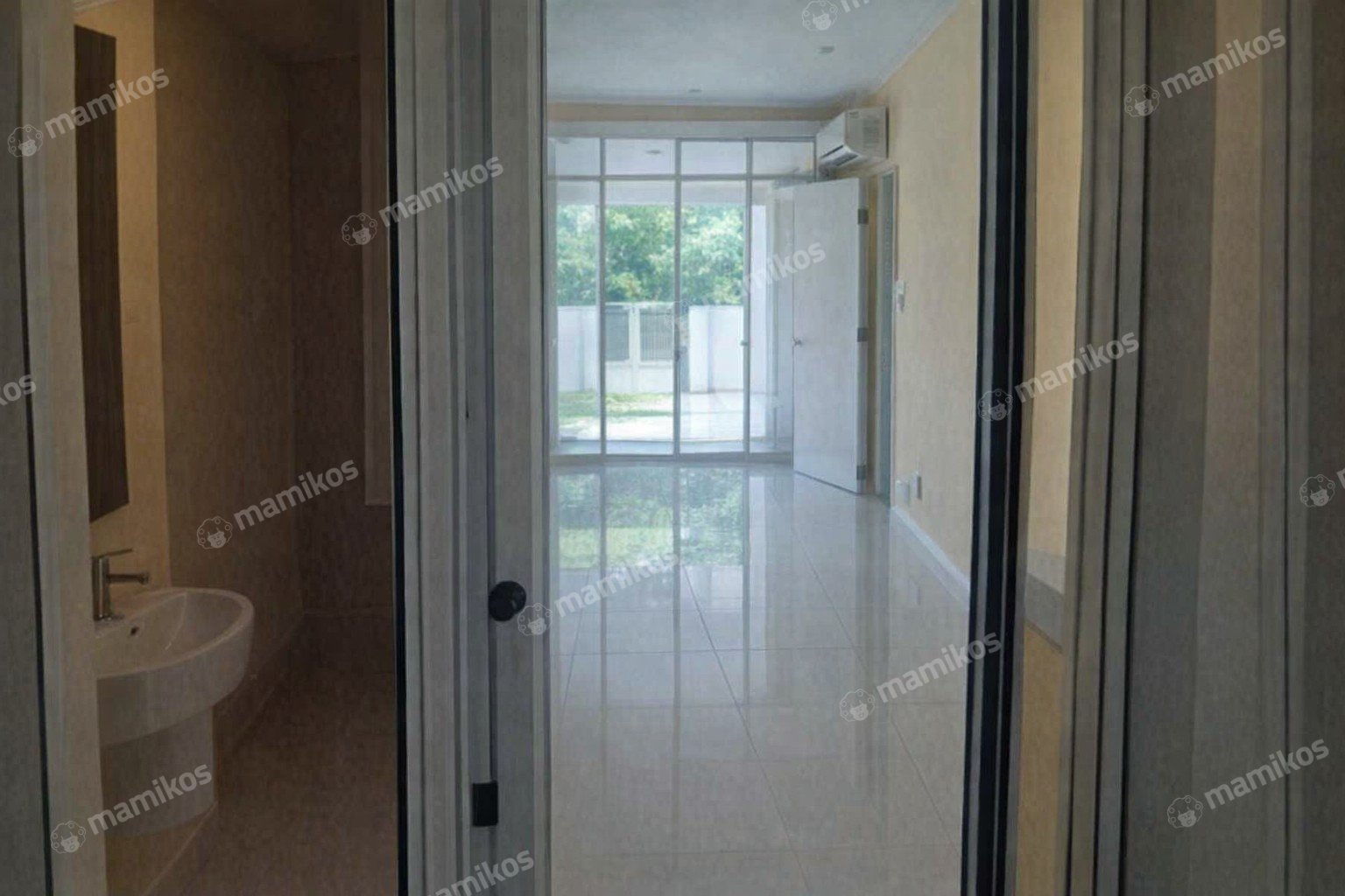 Rumah Sertifikat SHM 3 Kamar Tidur 3 Kamar Mandi Pantai Indah Kapuk Jakarta Utara - Photo 2