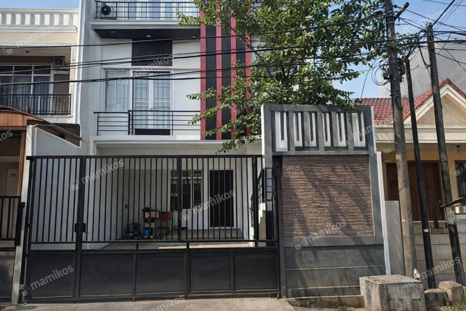 Rumah Sertifikat SHM 4 Kamar Tidur 4 Kamar Mandi Pegangsaan Jakarta Utara