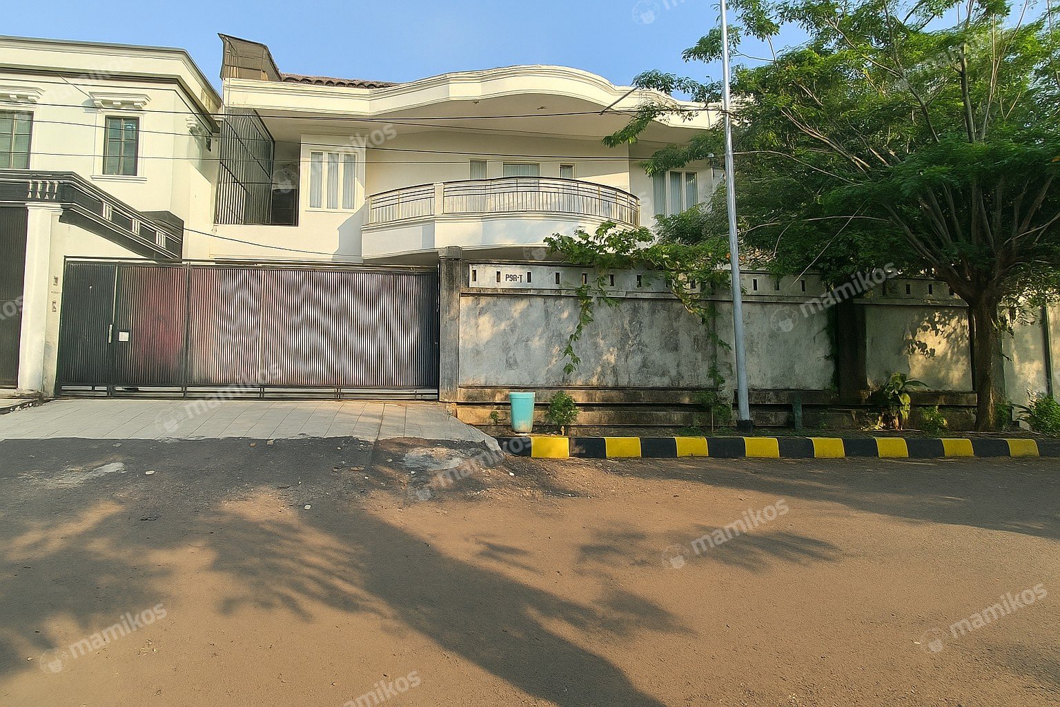 Rumah Sertifikat SHM 4 Kamar Tidur 5 Kamar Mandi Joglo Jakarta Barat