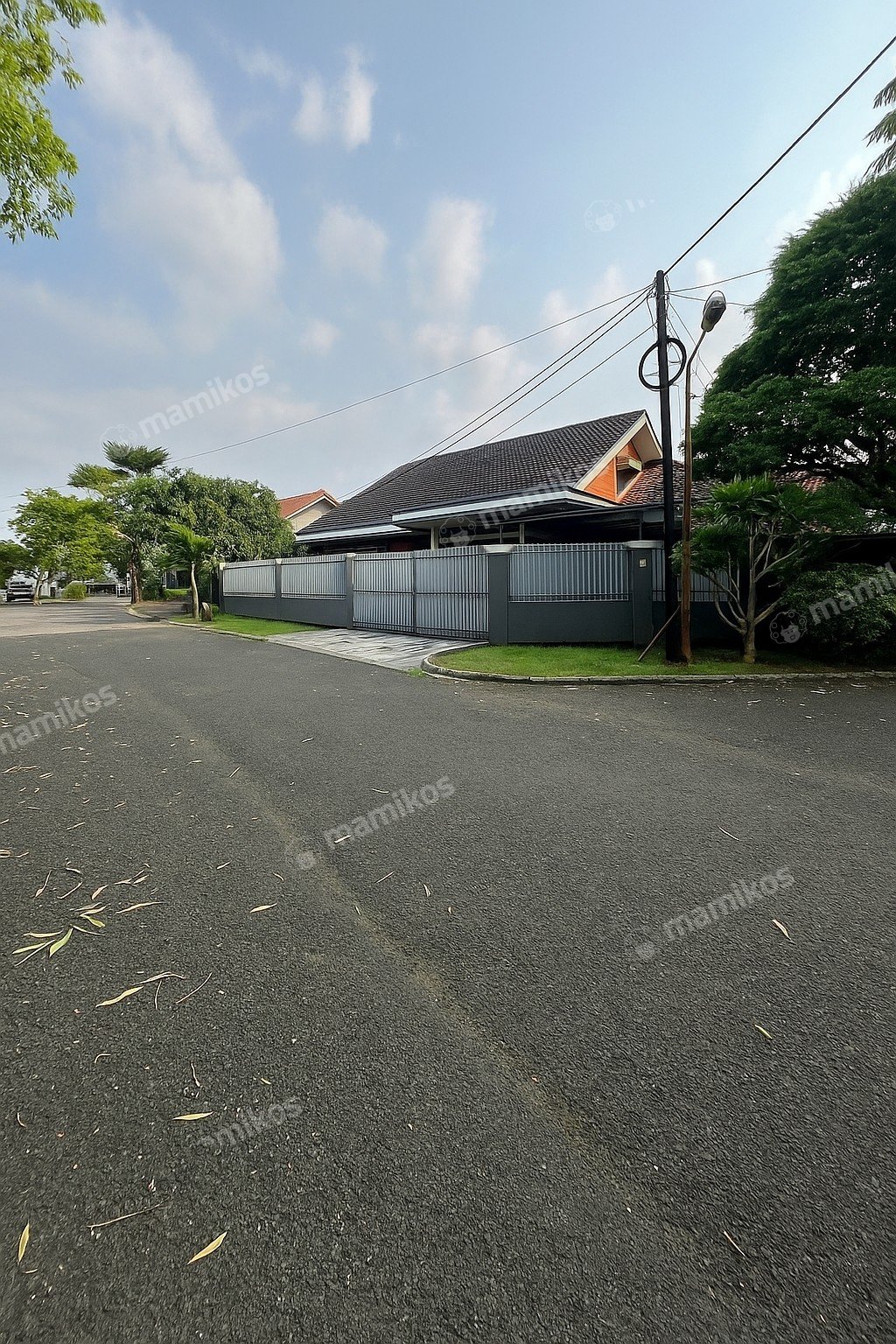 Rumah Sertifikat SHM 3 Kamar Tidur 3 Kamar Mandi Gandaria Jakarta Selatan - Photo 4