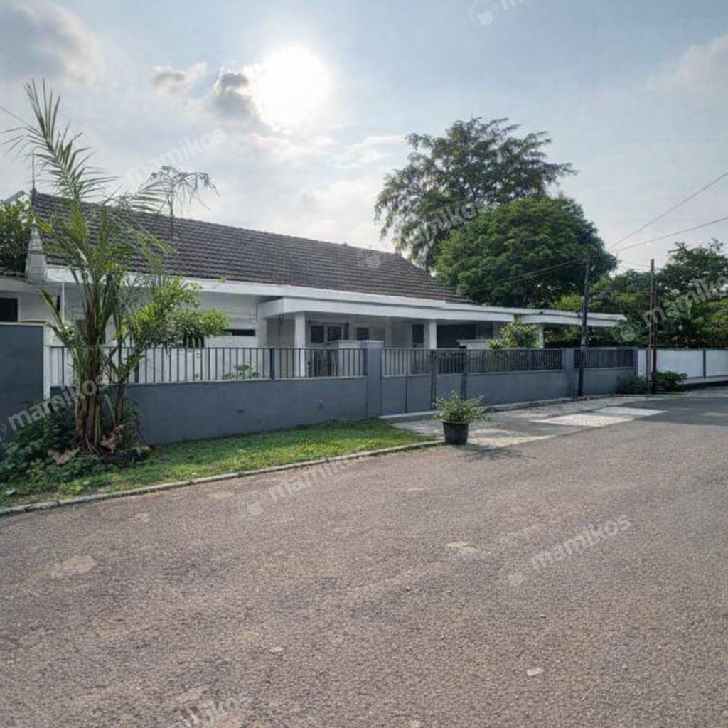 Rumah Sertifikat SHM 3 Kamar Tidur 3 Kamar Mandi Gandaria Jakarta Selatan - Photo 5