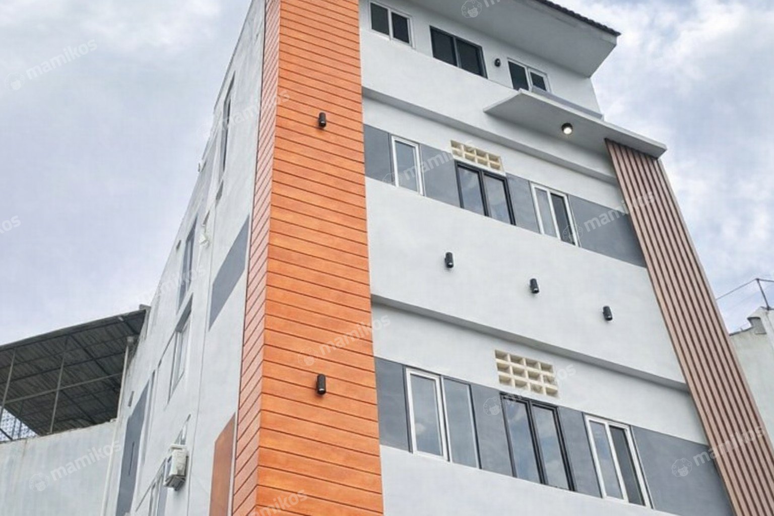 Rumah Sertifikat SHM 22 Kamar Tidur 22 Kamar Mandi Tomang Jakarta Barat