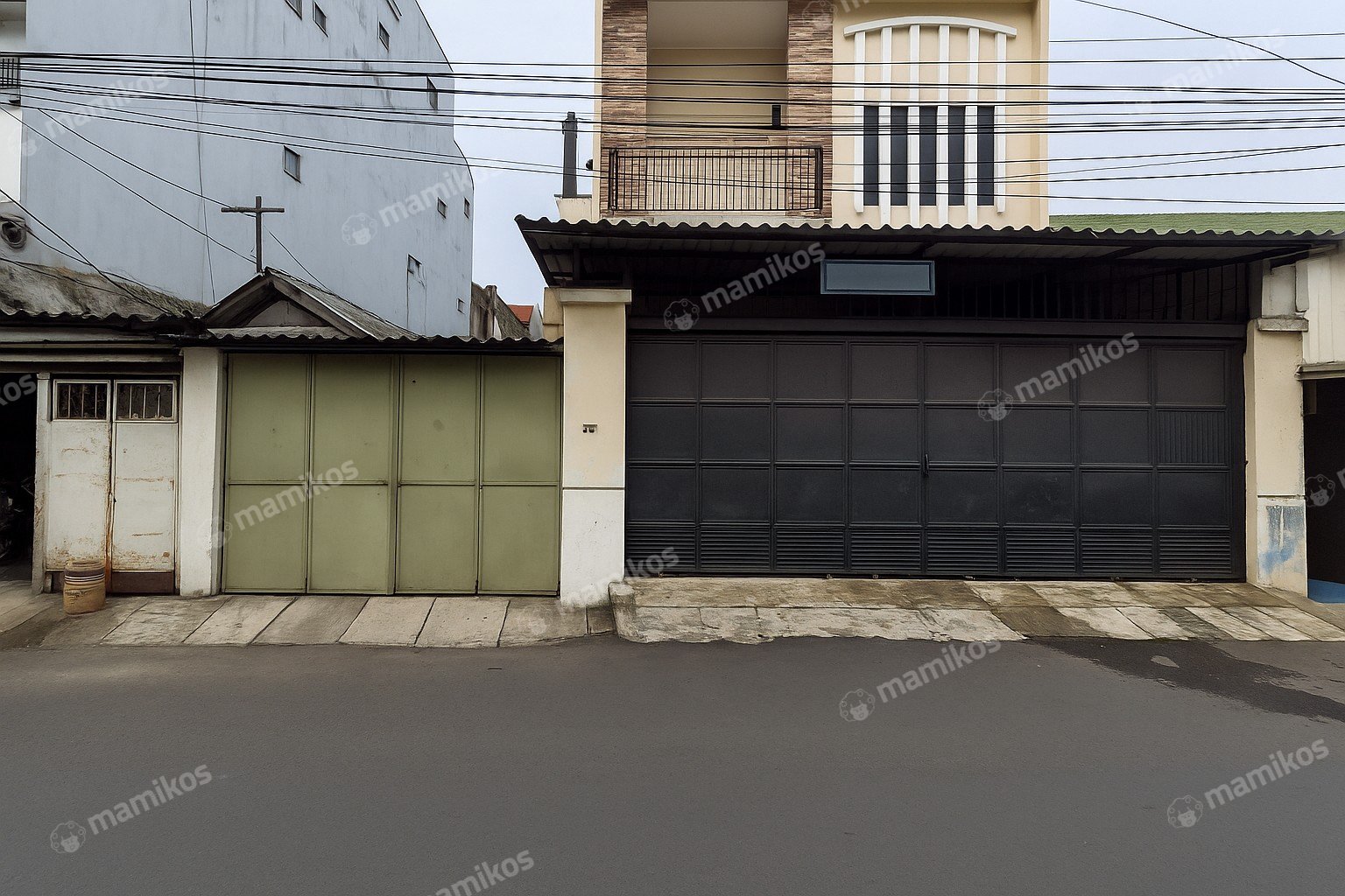 Rumah Sertifikat SHM 4 Kamar Tidur 6 Kamar Mandi Tambora Jakarta Barat