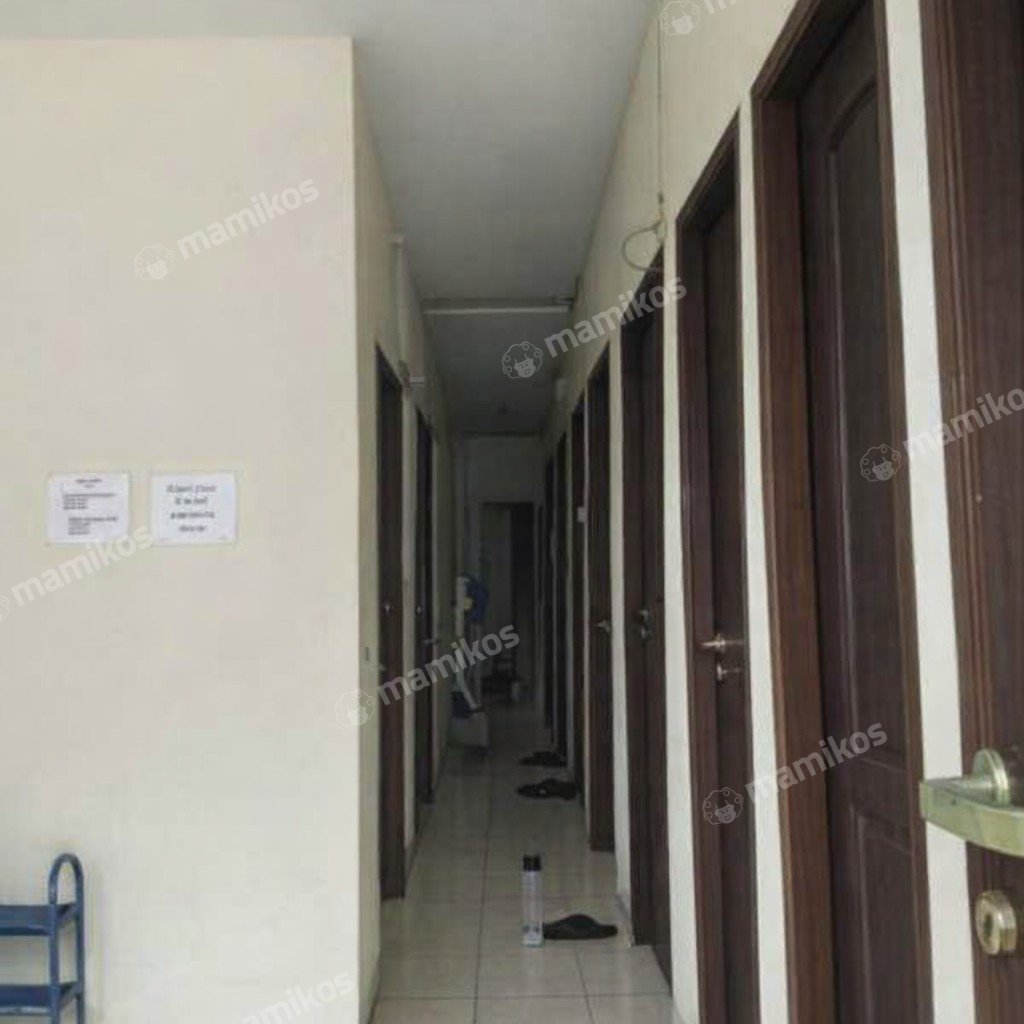 Rumah Sertifikat SHM 8 Kamar Tidur 2 Kamar Mandi Kebon Jeruk Jakarta Barat - Photo 4