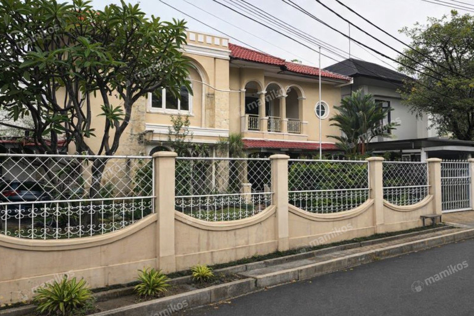 Rumah Sertifikat SHM 5 Kamar Tidur 4 Kamar Mandi Kedoya Jakarta Barat
