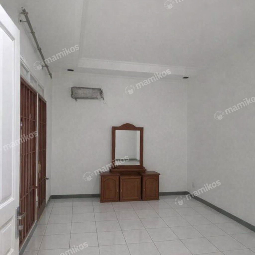 Rumah Sertifikat SHM 4 Kamar Tidur 4 Kamar Mandi Kebon Jeruk Jakarta Barat - Photo 4