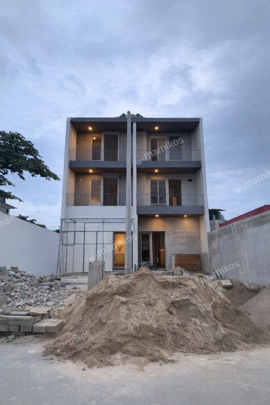 Rumah Sertifikat SHM 4 Kamar Tidur 4 Kamar Mandi Kav DKI Jakarta Barat - Photo 2