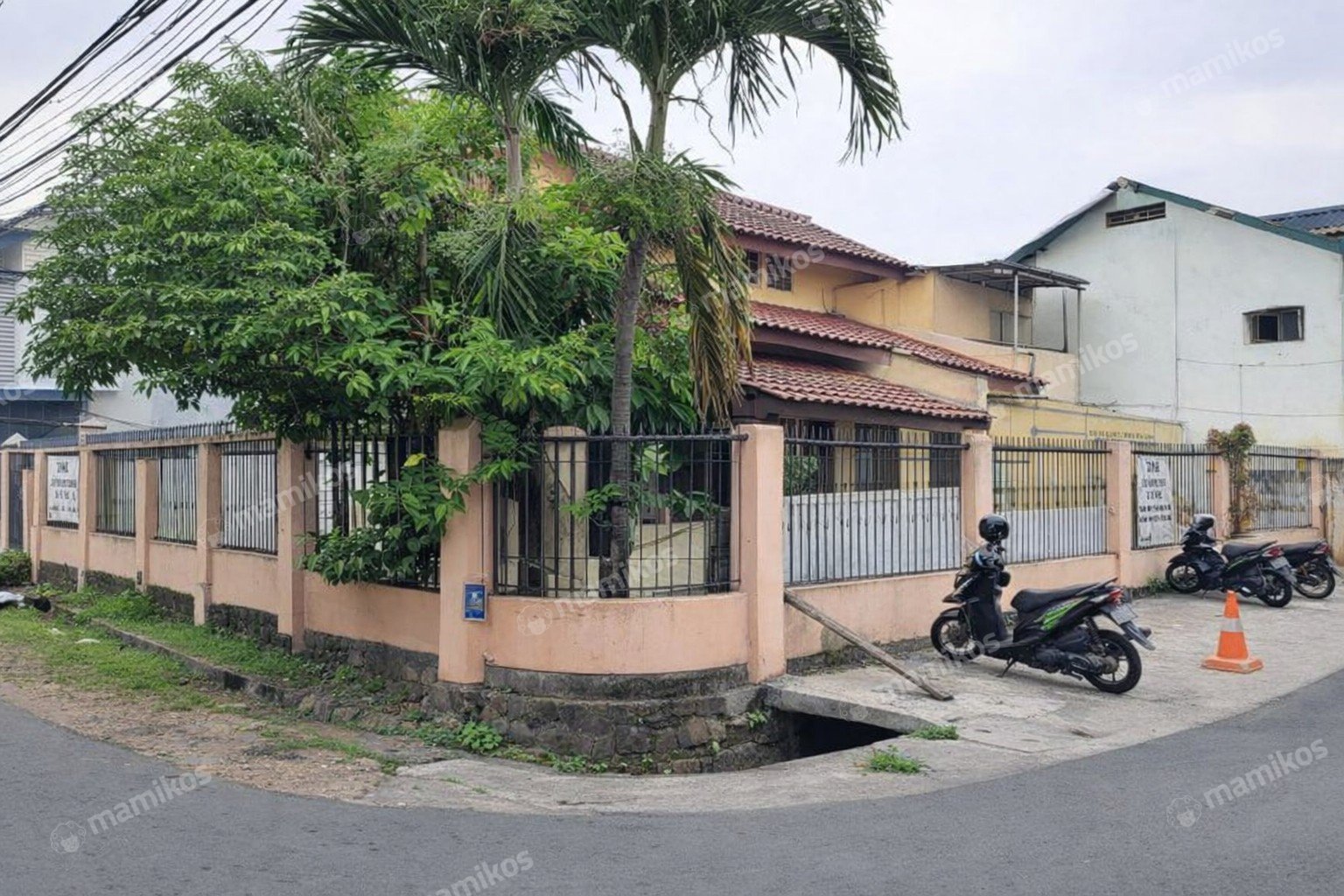 Rumah Sertifikat SHM 5 Kamar Tidur 3 Kamar Mandi Tanjung Duren Jakarta Barat