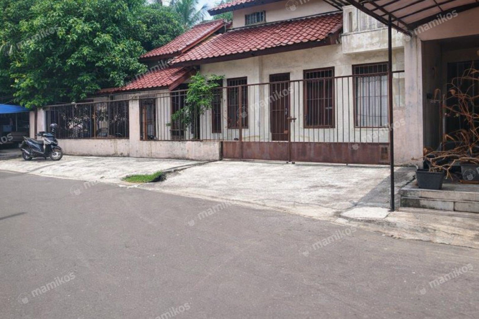 Rumah Sertifikat SHM 5 Kamar Tidur 3 Kamar Mandi Tanjung Duren Jakarta Barat - Photo 4