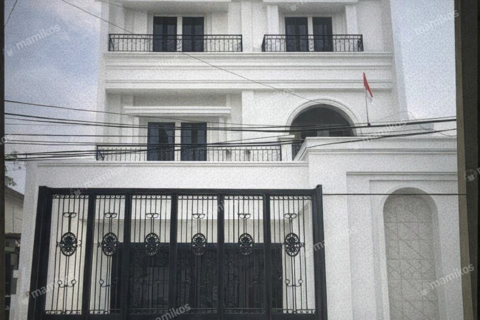 Rumah Sertifikat SHM 9 Kamar Tidur 14 Kamar Mandi Sunter Jakarta Utara