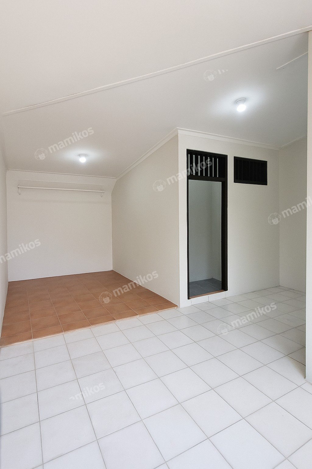 Rumah Sertifikat SHM 4 Kamar Tidur 2 Kamar Mandi Tanjung Duren Jakarta Barat - Photo 4