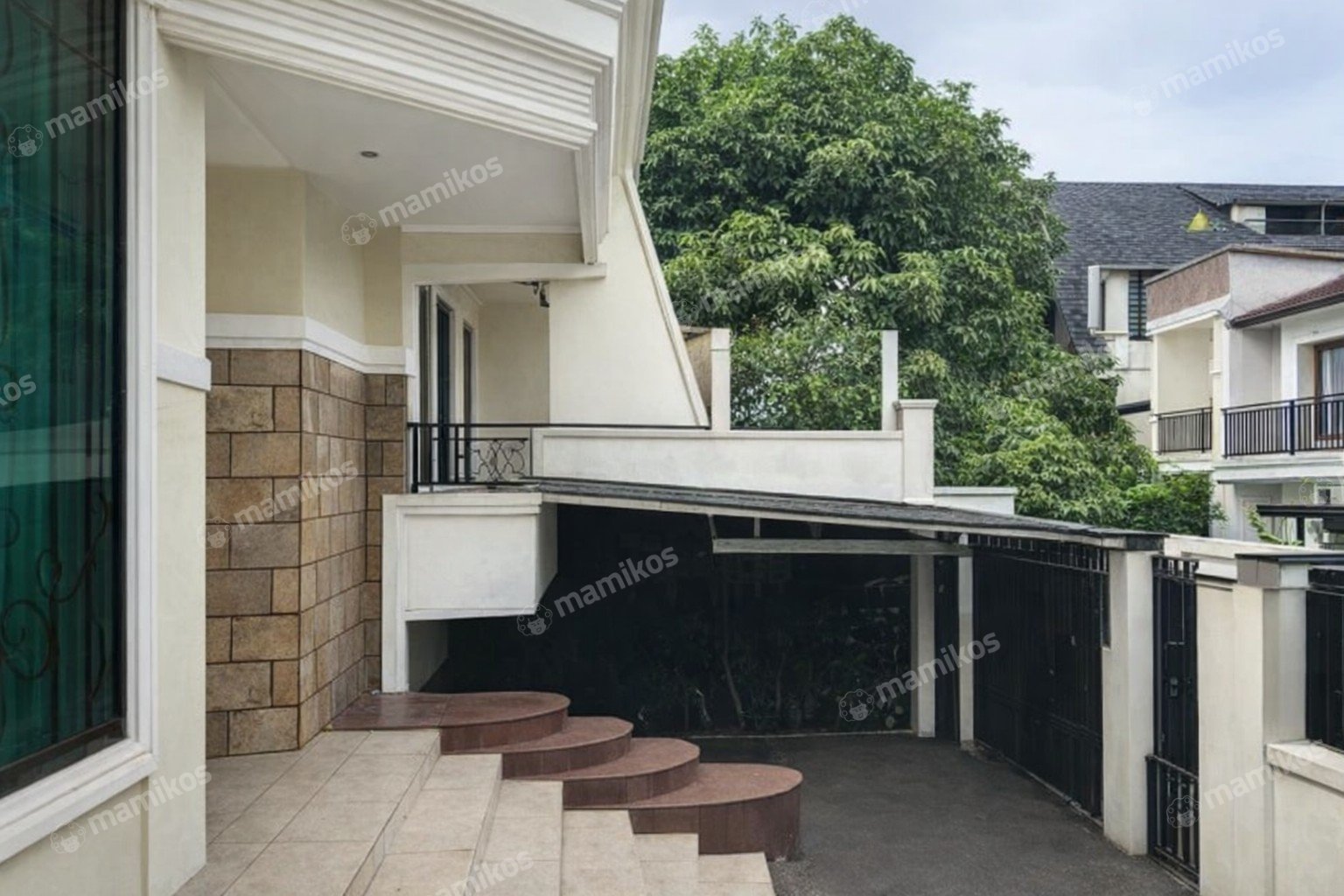 Rumah Sertifikat SHM 4 Kamar Tidur 3 Kamar Mandi Permata Buana Jakarta Barat - Photo 2