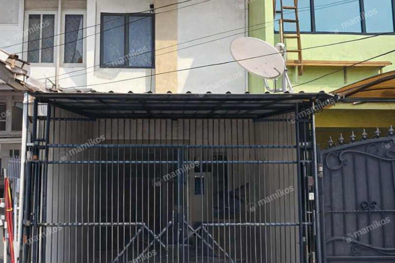 Rumah Sertifikat SHM 3 Kamar Tidur 3 Kamar Mandi Taman Palem Jakarta Barat