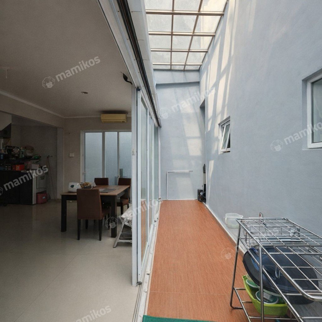 Rumah Sertifikat SHM 5 Kamar Tidur 4 Kamar Mandi Duta Garden Jakarta Barat - Photo 4