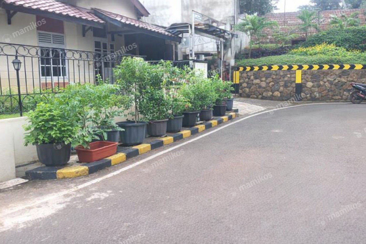 Rumah Sertifikat SHM 3 Kamar Tidur 3 Kamar Mandi Kramat Jati Jakarta Timur