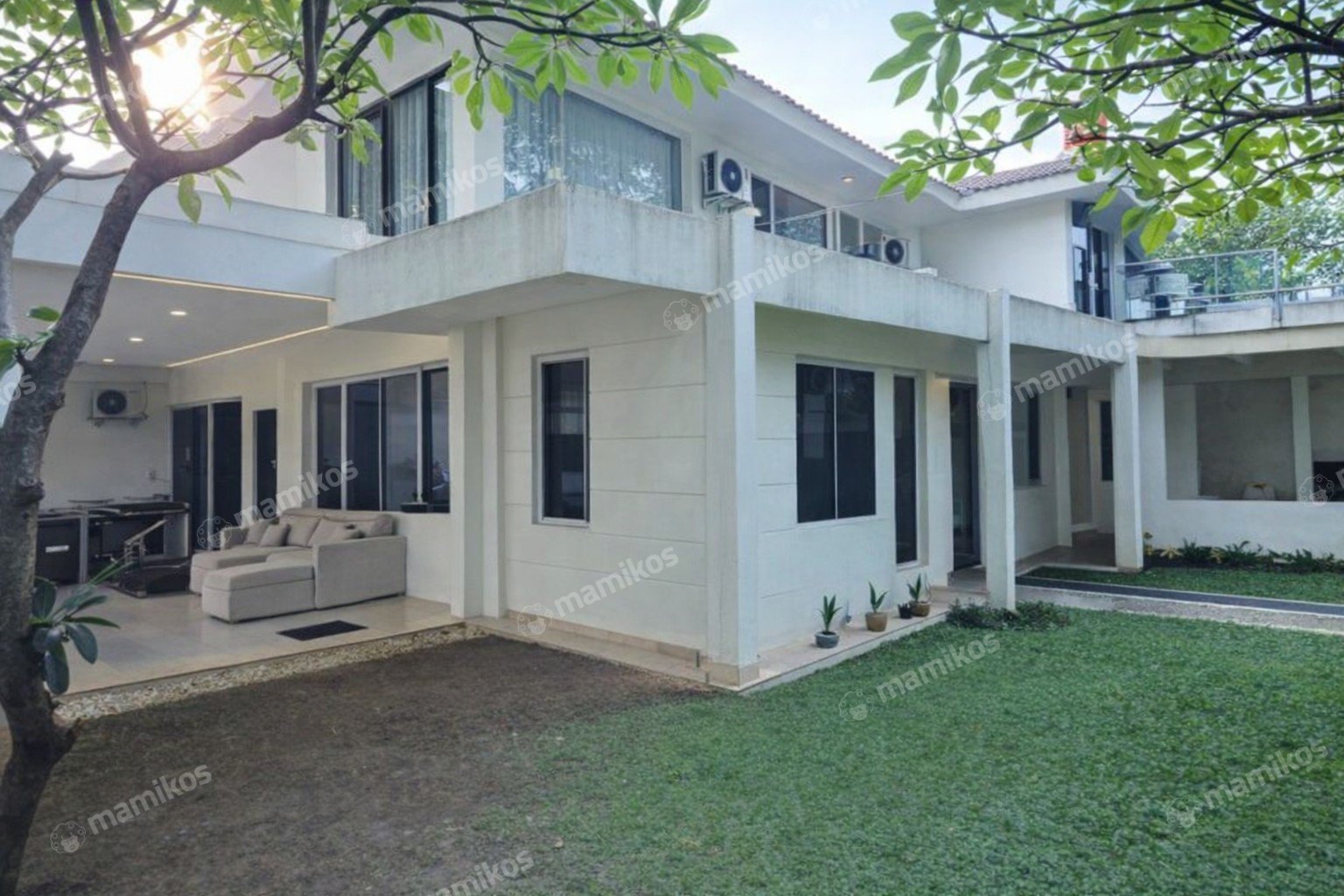 Rumah Sertifikat SHM 9 Kamar Tidur 4 Kamar Mandi Kebayoran Baru Jakarta Selatan