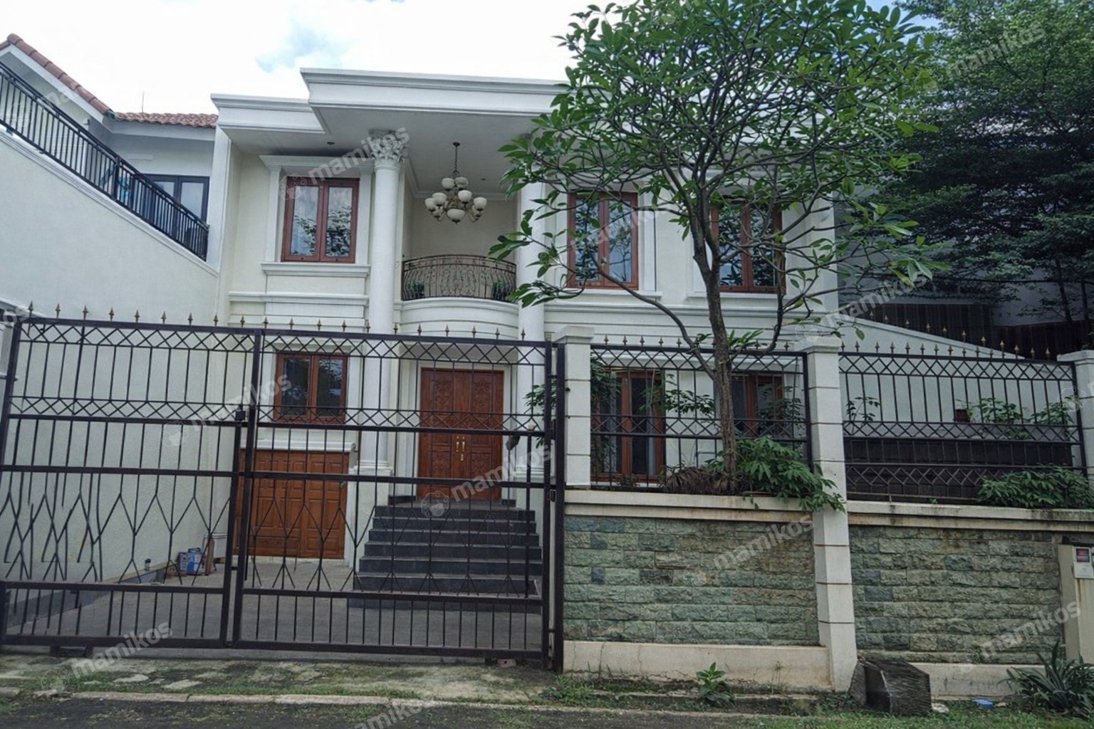 Rumah Sertifikat SHM 5 Kamar Tidur 4 Kamar Mandi Cibubur Jakarta Timur