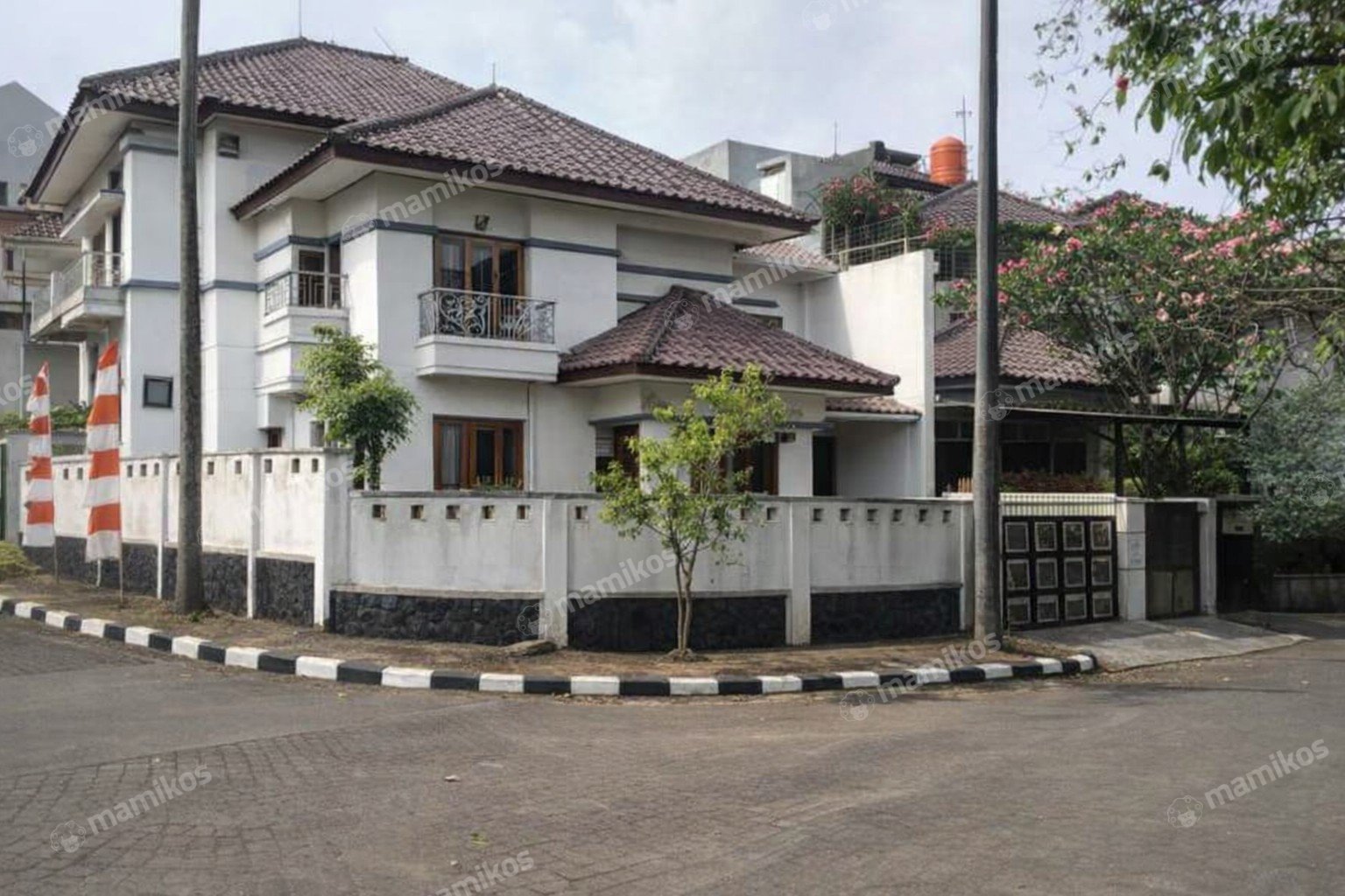 Rumah Sertifikat SHM 4 Kamar Tidur 3 Kamar Mandi Cinere Jakarta Selatan