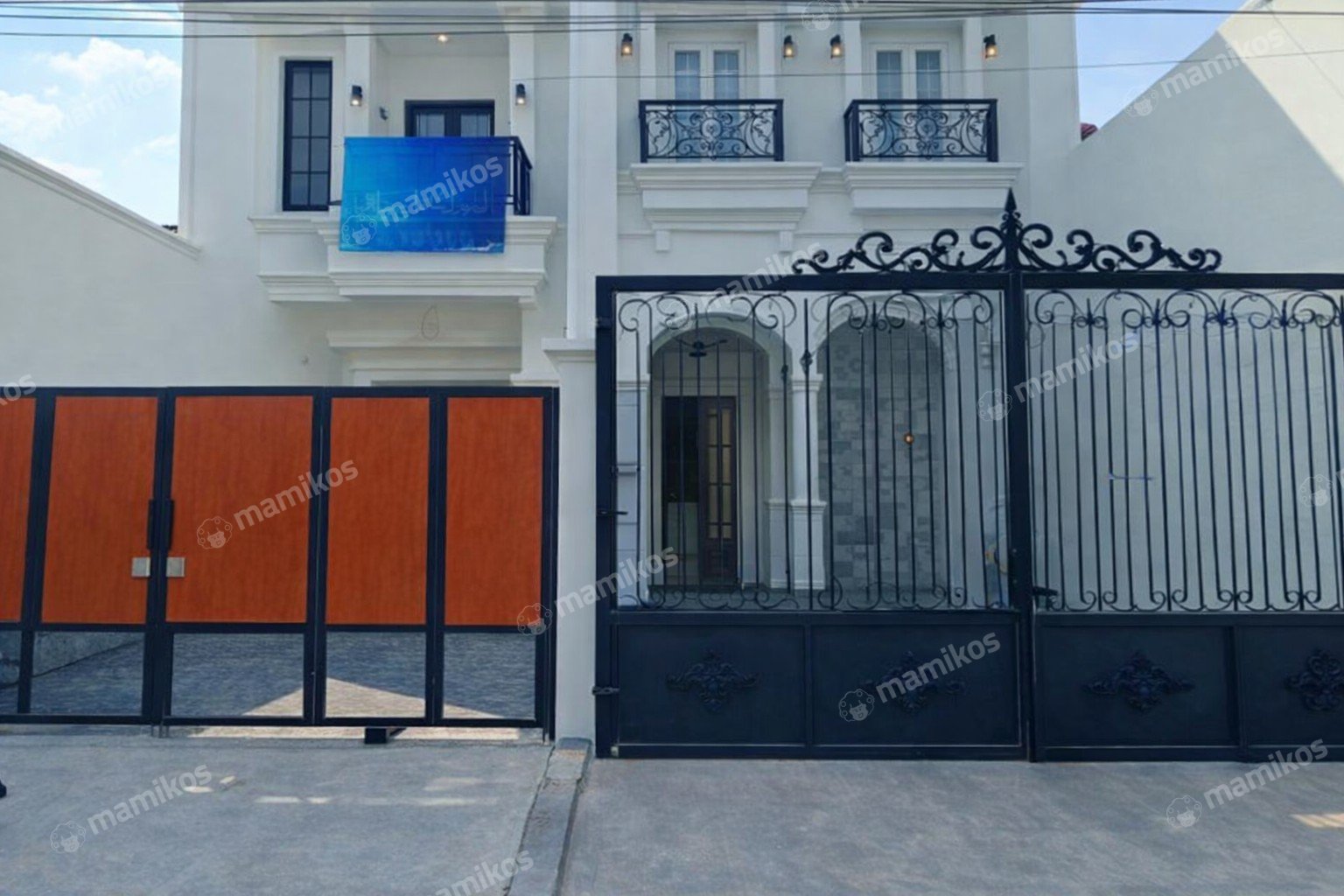 Rumah Sertifikat SHM 4 Kamar Tidur 4 Kamar Mandi Joglo Jakarta Barat