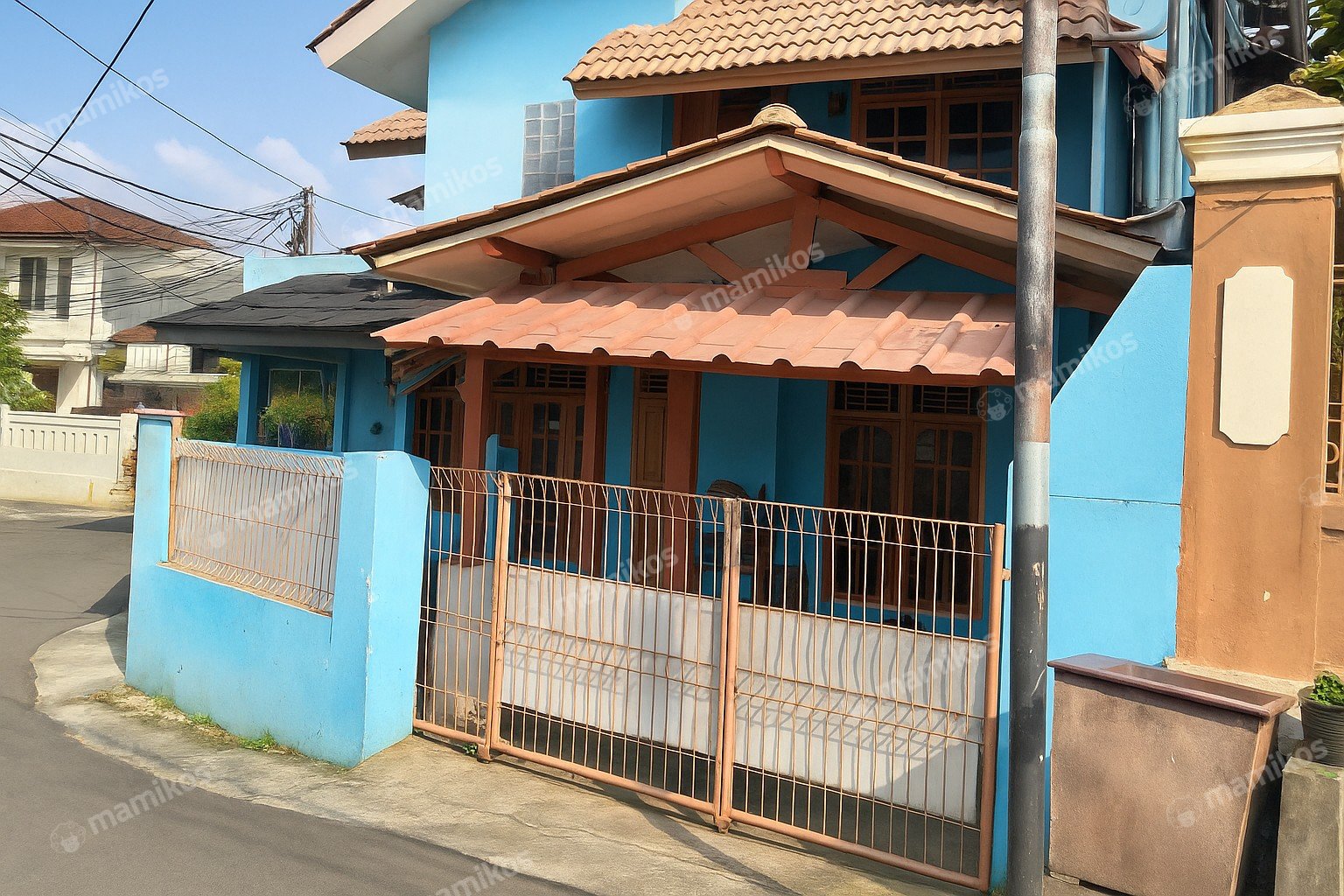 Rumah 5 Kamar Tidur 2 Kamar Mandi 2 Lantai Pasar Rebo Jakarta Timur