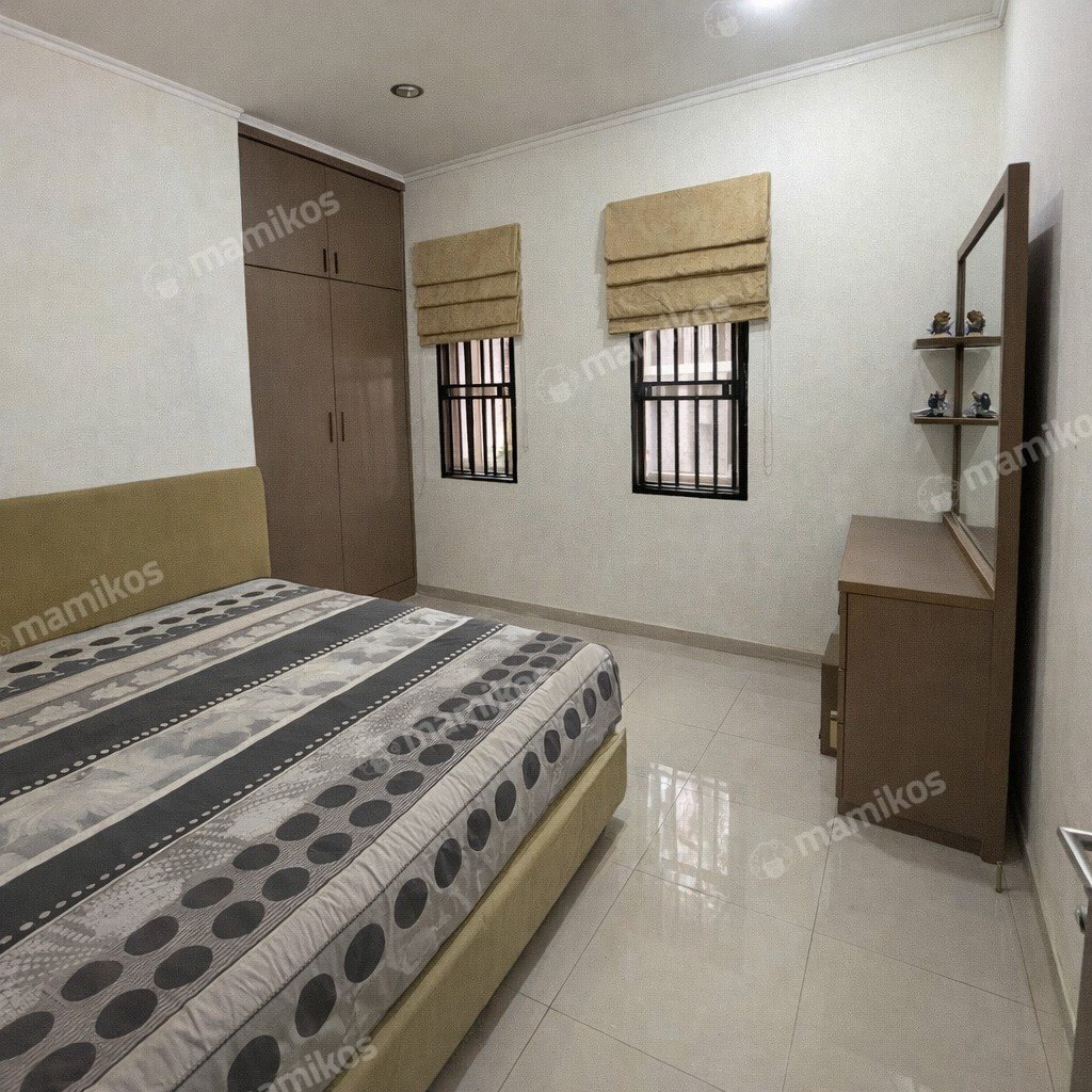Rumah Sertifikat SHM 5 Kamar Tidur 4 Kamar Mandi Daan Mogot Jakarta Barat - Photo 2