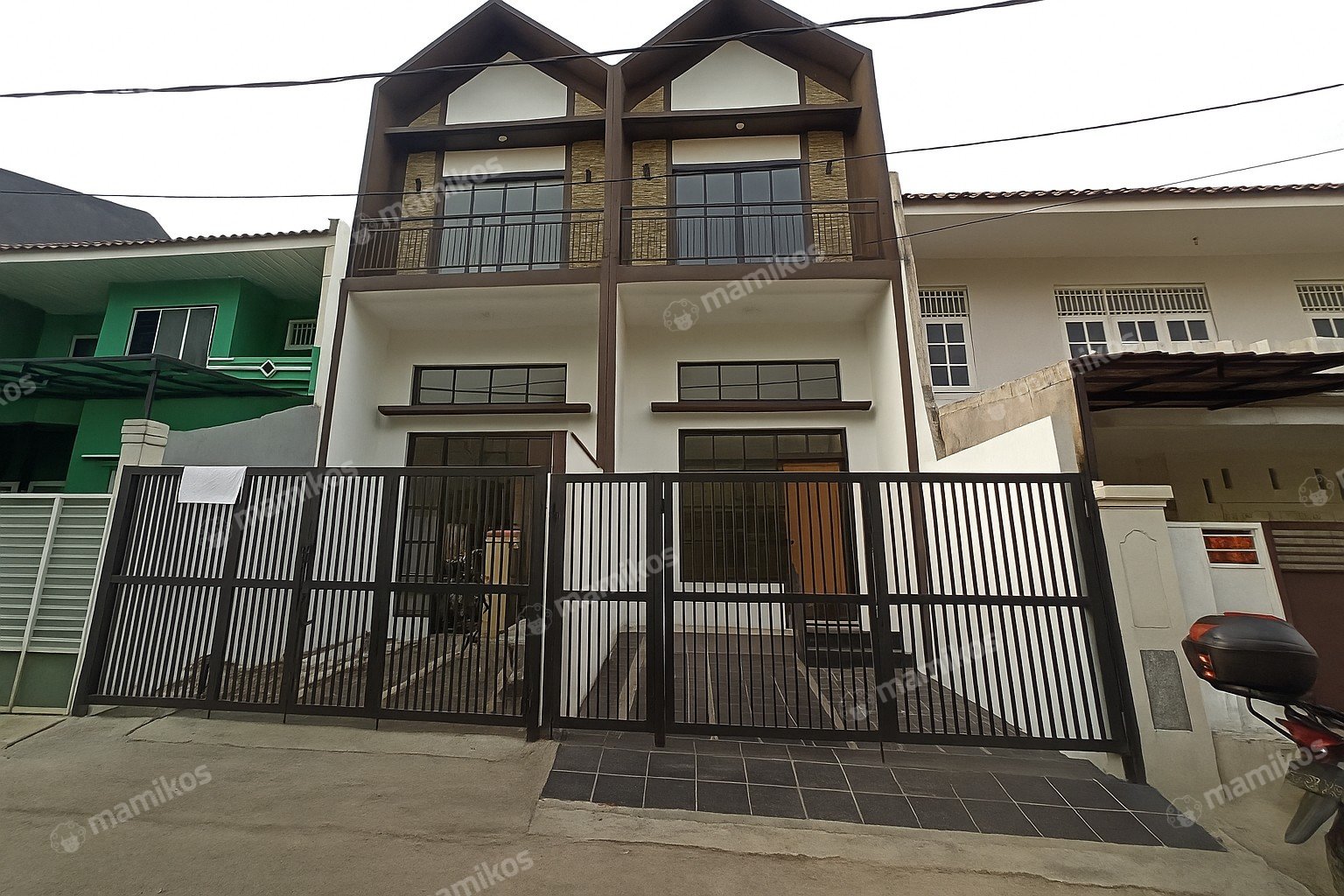 Rumah Sertifikat SHM 3 Kamar Tidur 3 Kamar Mandi Kayu Putih Jakarta Timur