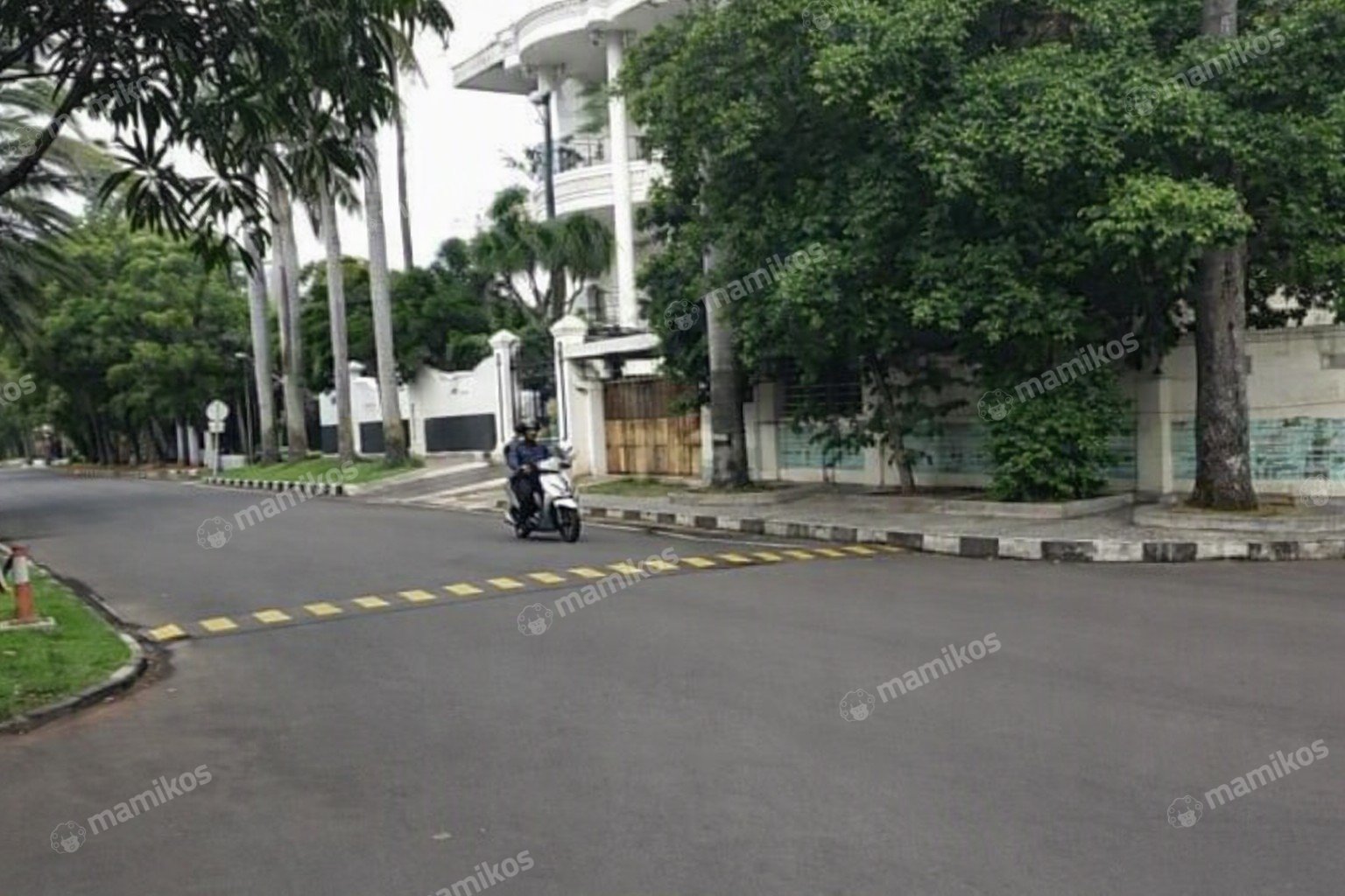 Rumah Sertifikat SHM 5 Kamar Tidur 5 Kamar Mandi Kelapa Gading Jakarta Utara - Photo 2