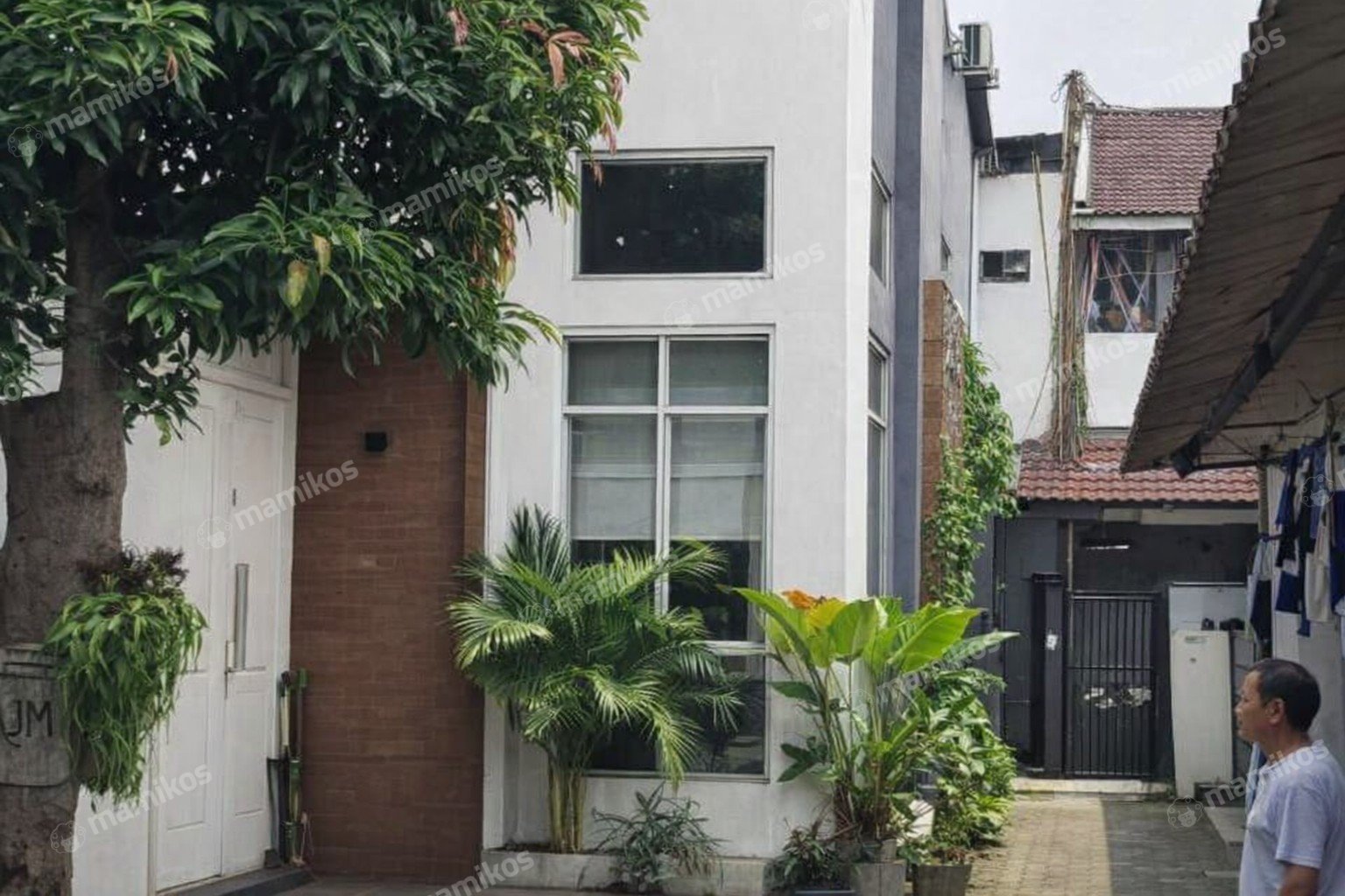 Rumah Sertifikat SHM 6 Kamar Tidur 7 Kamar Mandi Kebon Jeruk Jakarta Barat