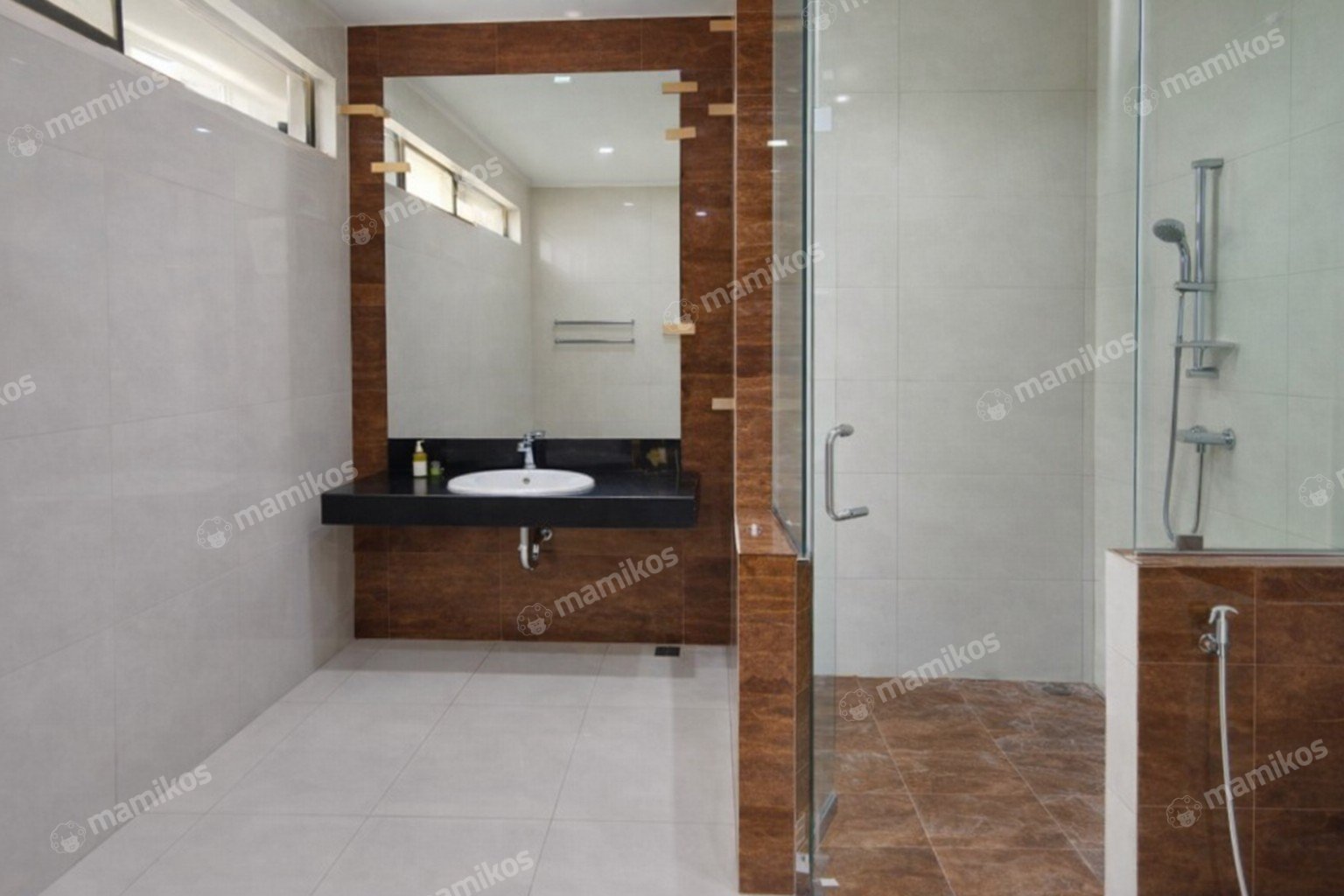 Rumah Sertifikat SHM 5 Kamar Tidur 5 Kamar Mandi Permata Buana Jakarta Barat - Photo 3