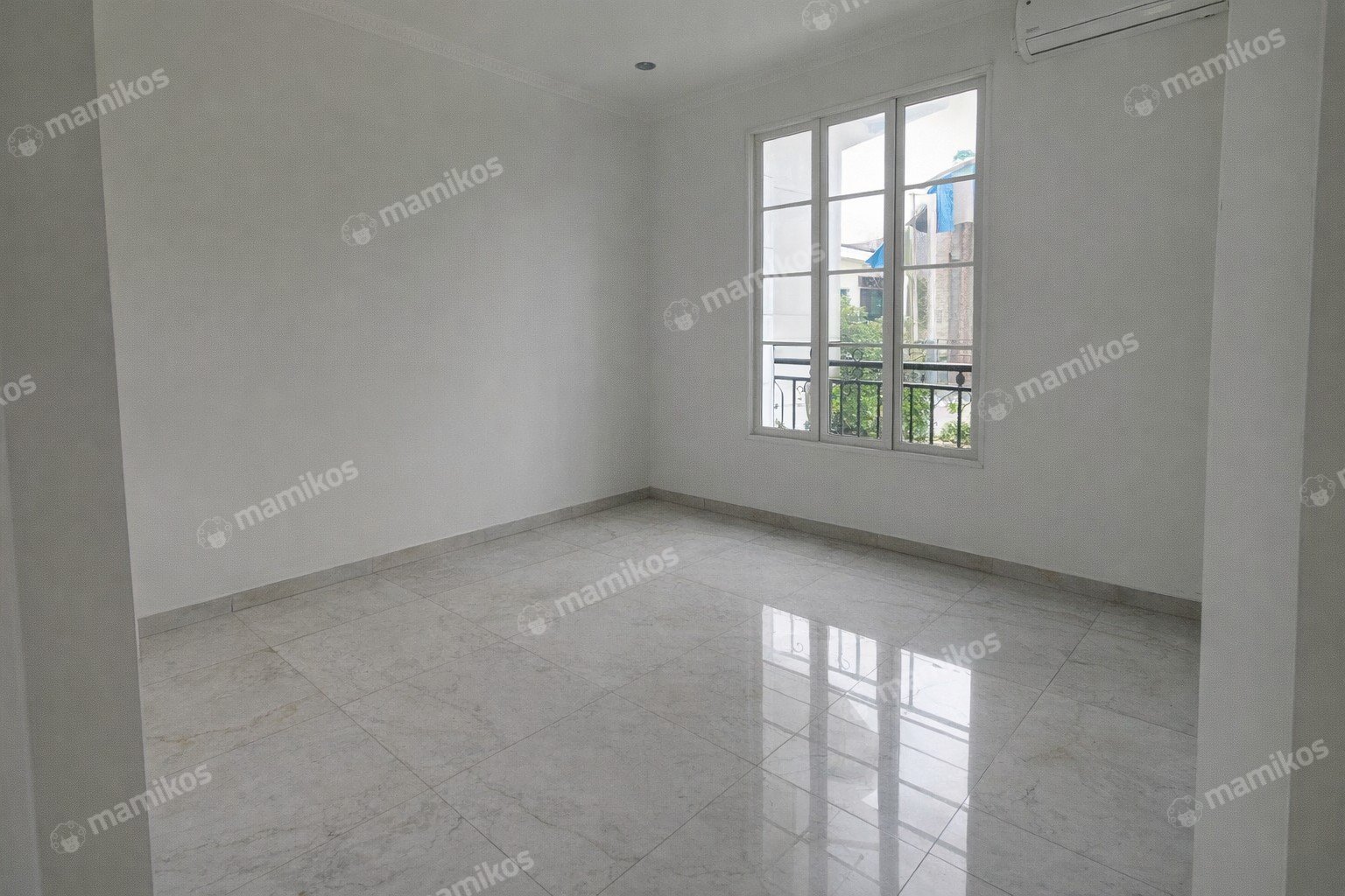 Rumah Sertifikat SHM 5 Kamar Tidur 5 Kamar Mandi Permata Buana Jakarta Barat - Photo 4