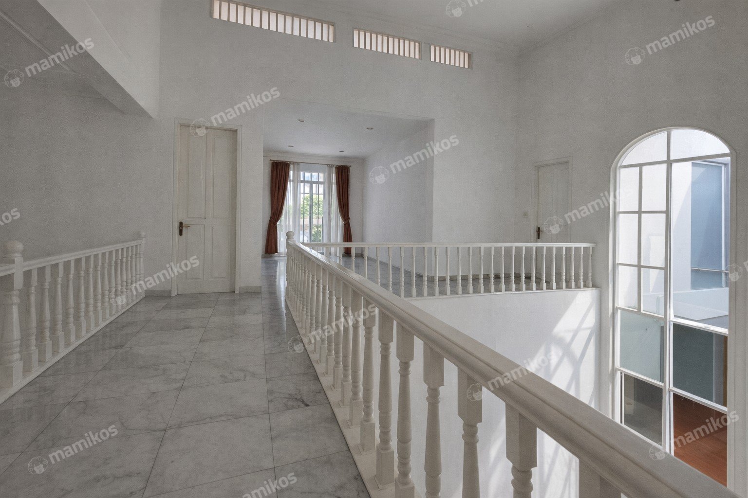 Rumah Sertifikat SHM 5 Kamar Tidur 5 Kamar Mandi Permata Buana Jakarta Barat - Photo 5