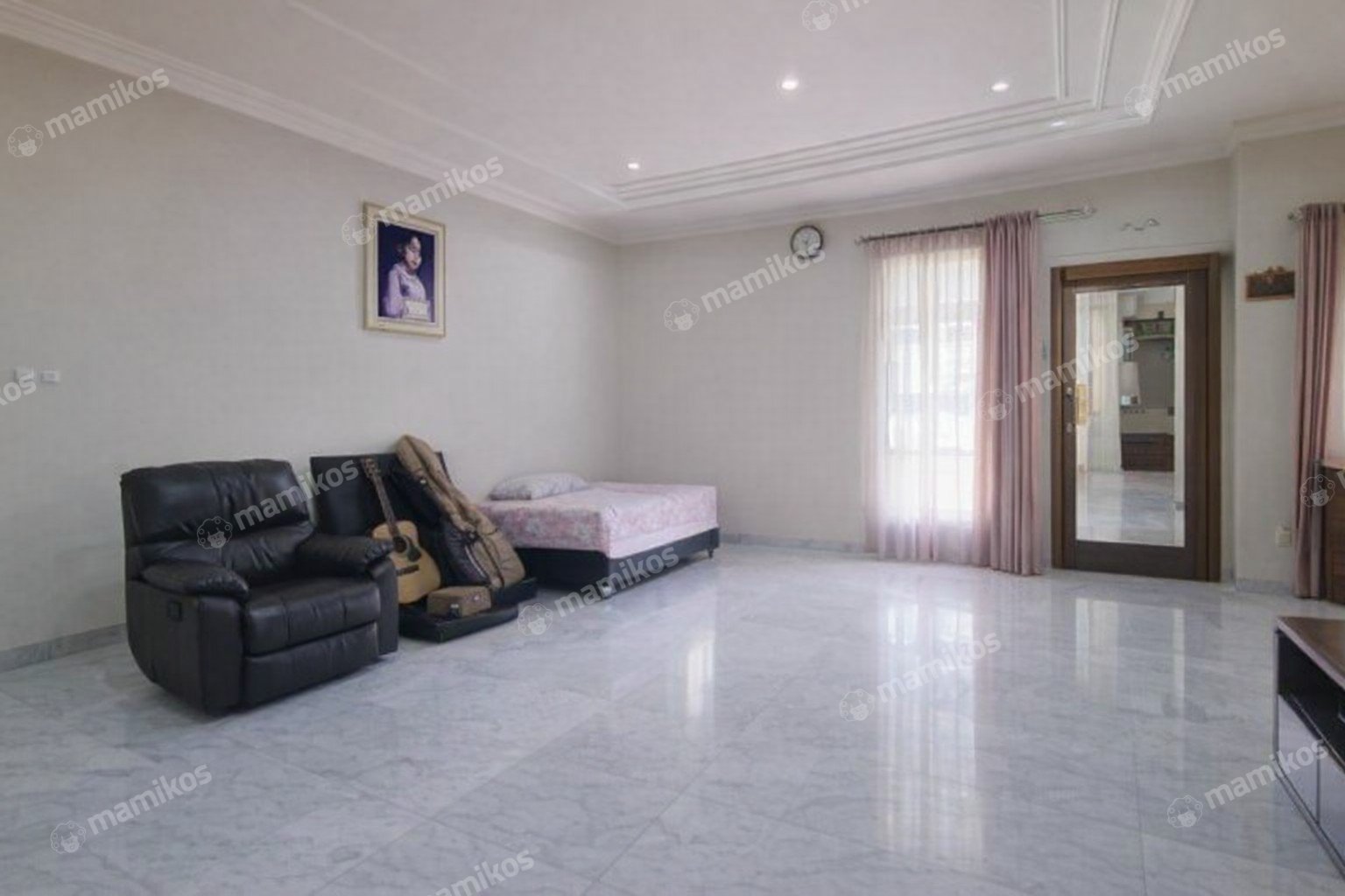 Rumah Sertifikat SHM 5 Kamar Tidur 5 Kamar Mandi Intercon Jakarta Barat - Photo 2