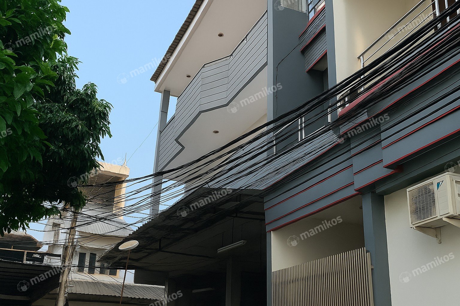 Rumah Sertifikat SHM 4 Kamar Tidur 4 Kamar Mandi Jelambar Jakarta Barat