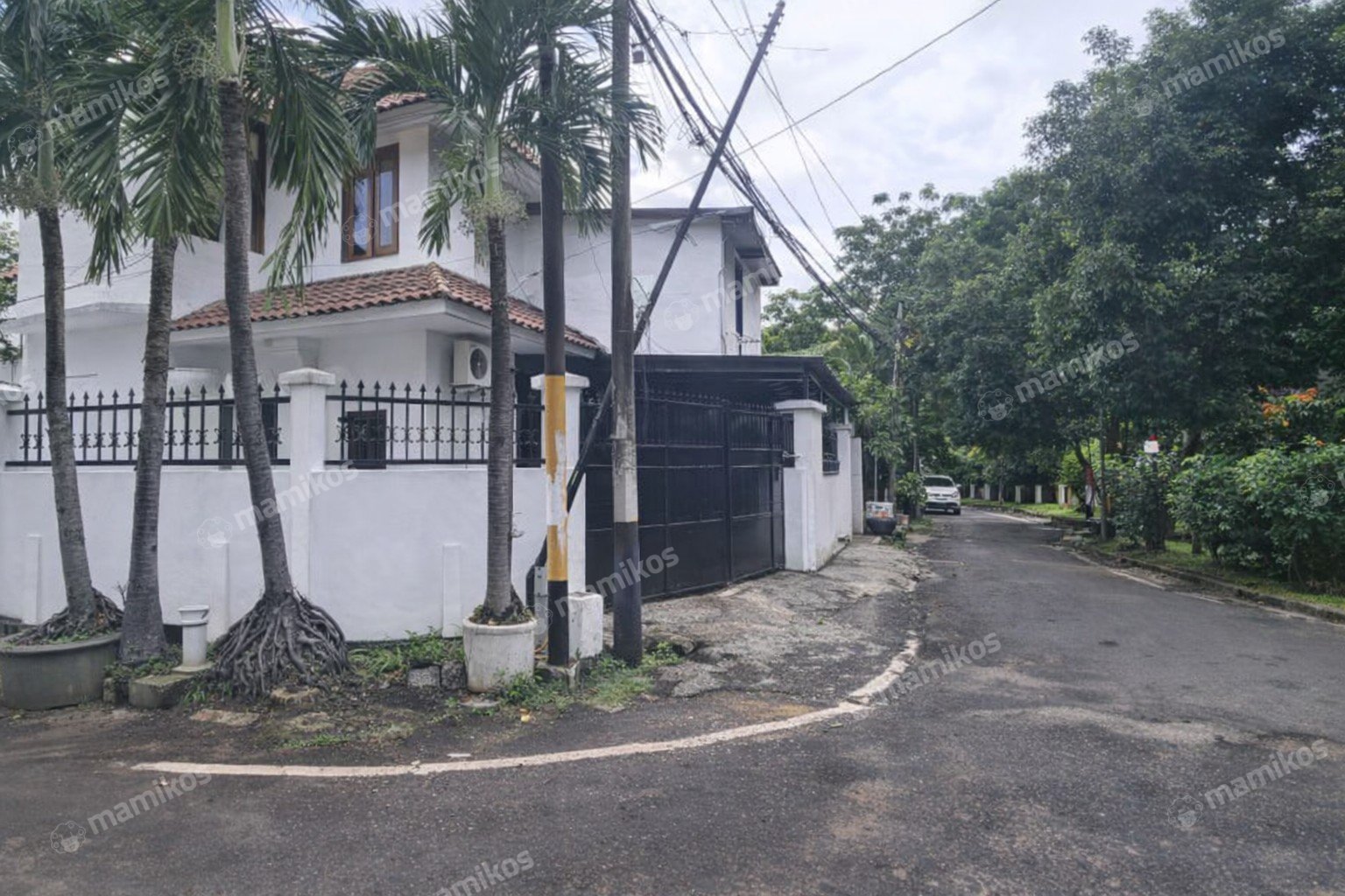 Rumah Sertifikat SHM 3 Kamar Tidur 3 Kamar Mandi Kebayoran Baru Jakarta Selatan - Photo 2