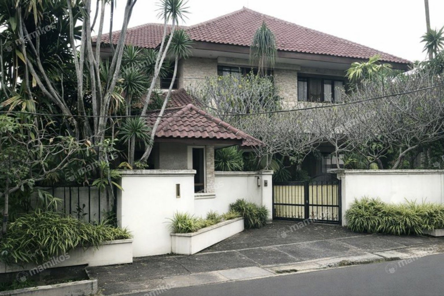 Rumah Sertifikat SHM 6 Kamar Tidur 6 Kamar Mandi Cilandak Jakarta Selatan