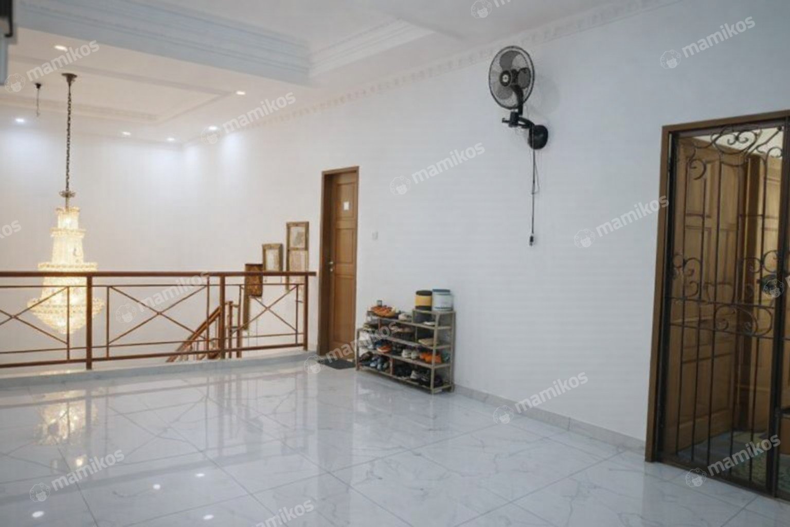 Rumah Sertifikat SHM 8 Kamar Tidur 6 Kamar Mandi Kebon Jeruk Jakarta Barat - Photo 3