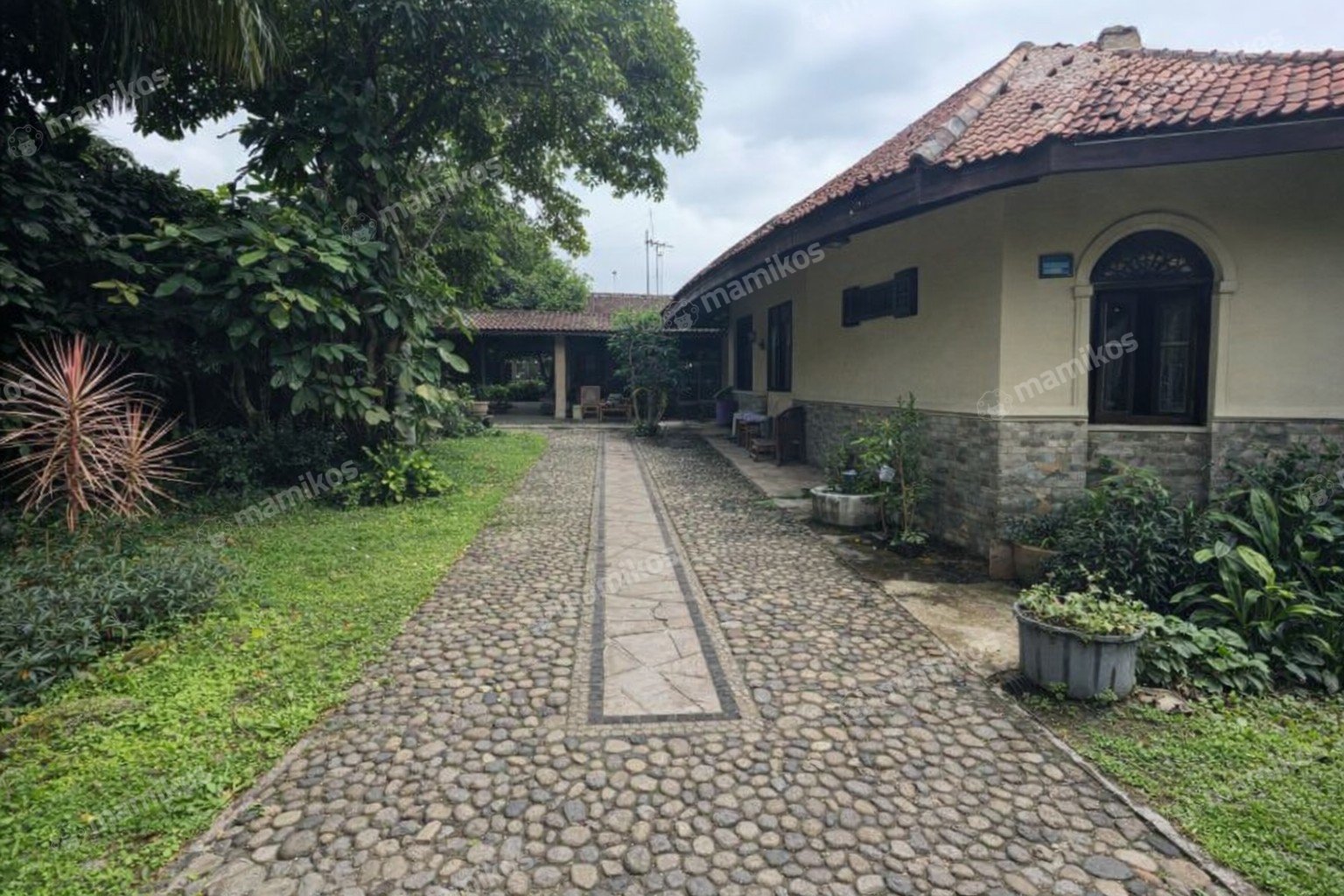 Rumah Sertifikat SHM 4 Kamar Tidur 3 Kamar Mandi Pinang Ranti Jakarta Timur - Photo 3