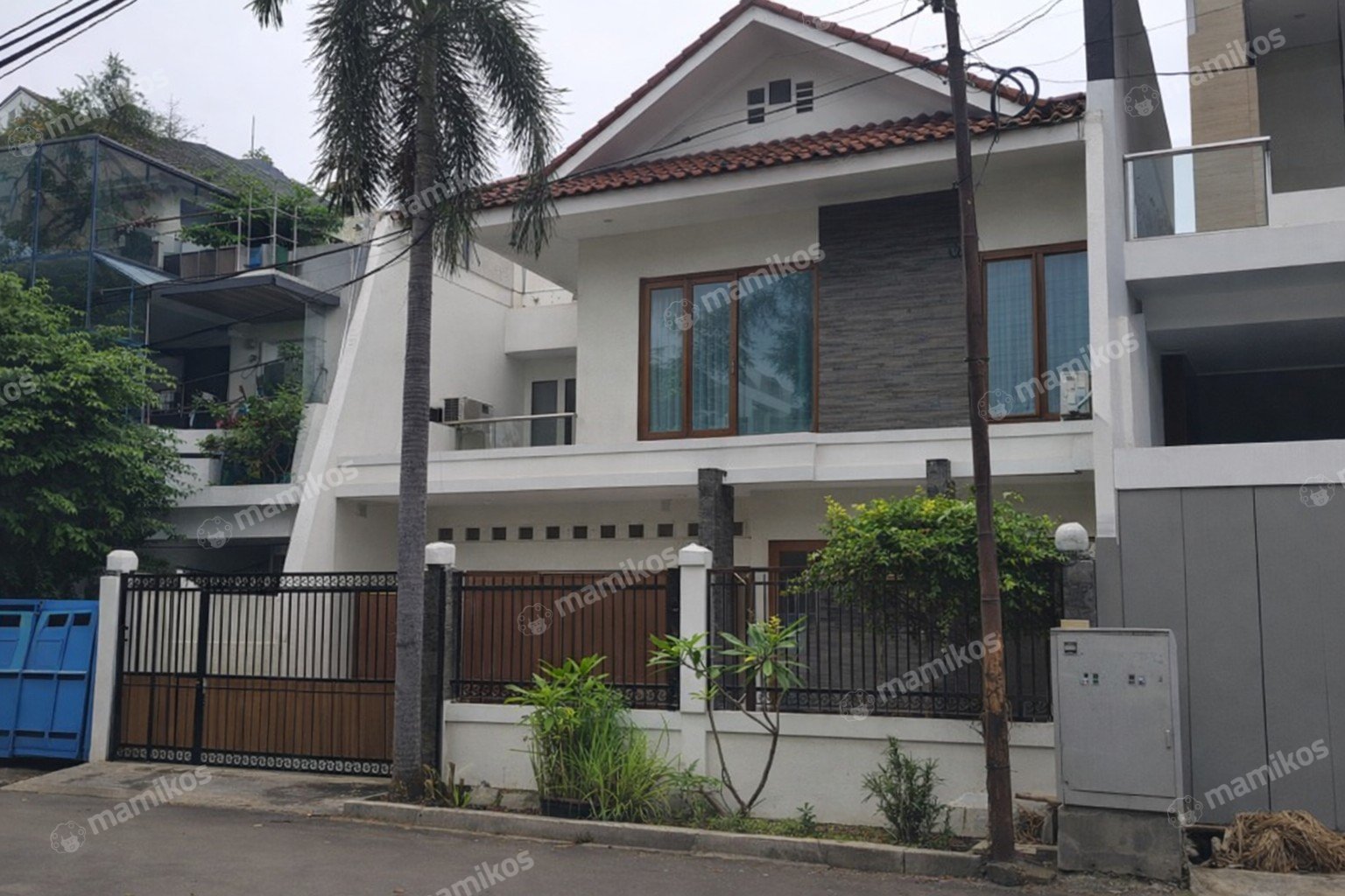 Rumah 4 Kamar Tidur 3 Kamar Mandi 2 Lantai Green garden Jakarta Barat